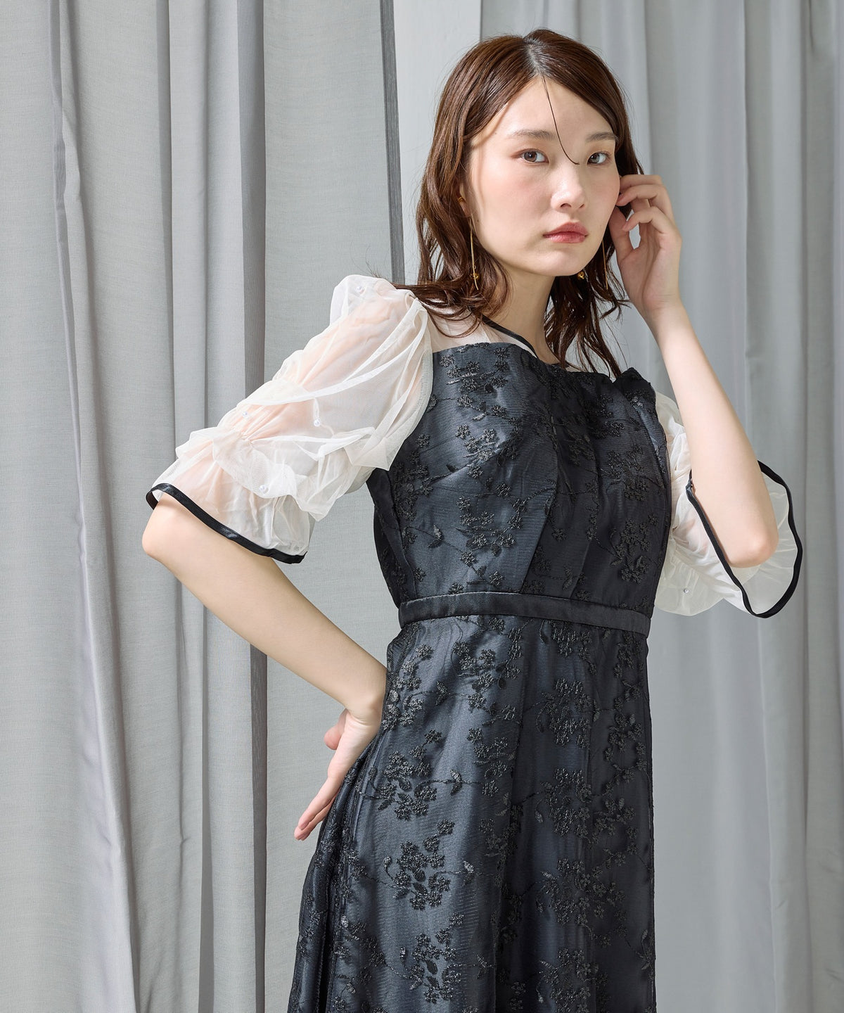 フロントプリーツ刺繍レースフレアワンピースドレス