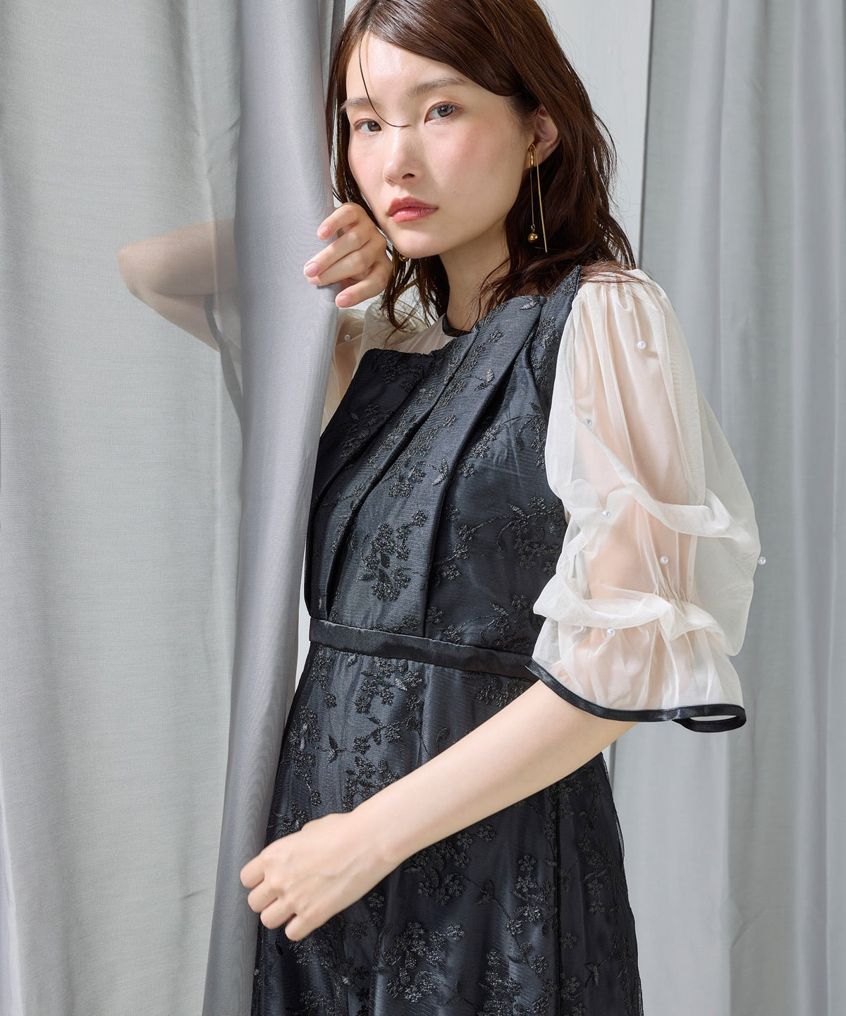 フロントプリーツ刺繍レースフレアワンピースドレス