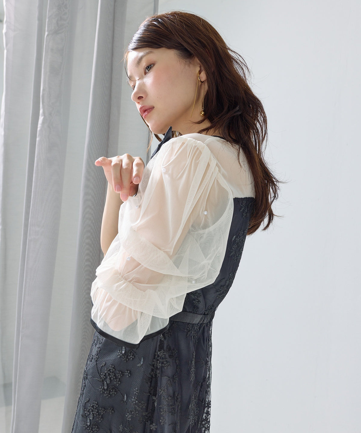 フロントプリーツ刺繍レースフレアワンピースドレス