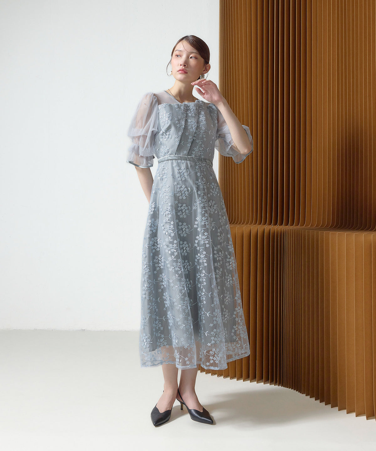 フロントプリーツ刺繍レースフレアワンピースドレス