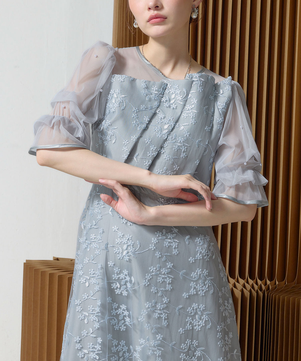フロントプリーツ刺繍レースフレアワンピースドレス