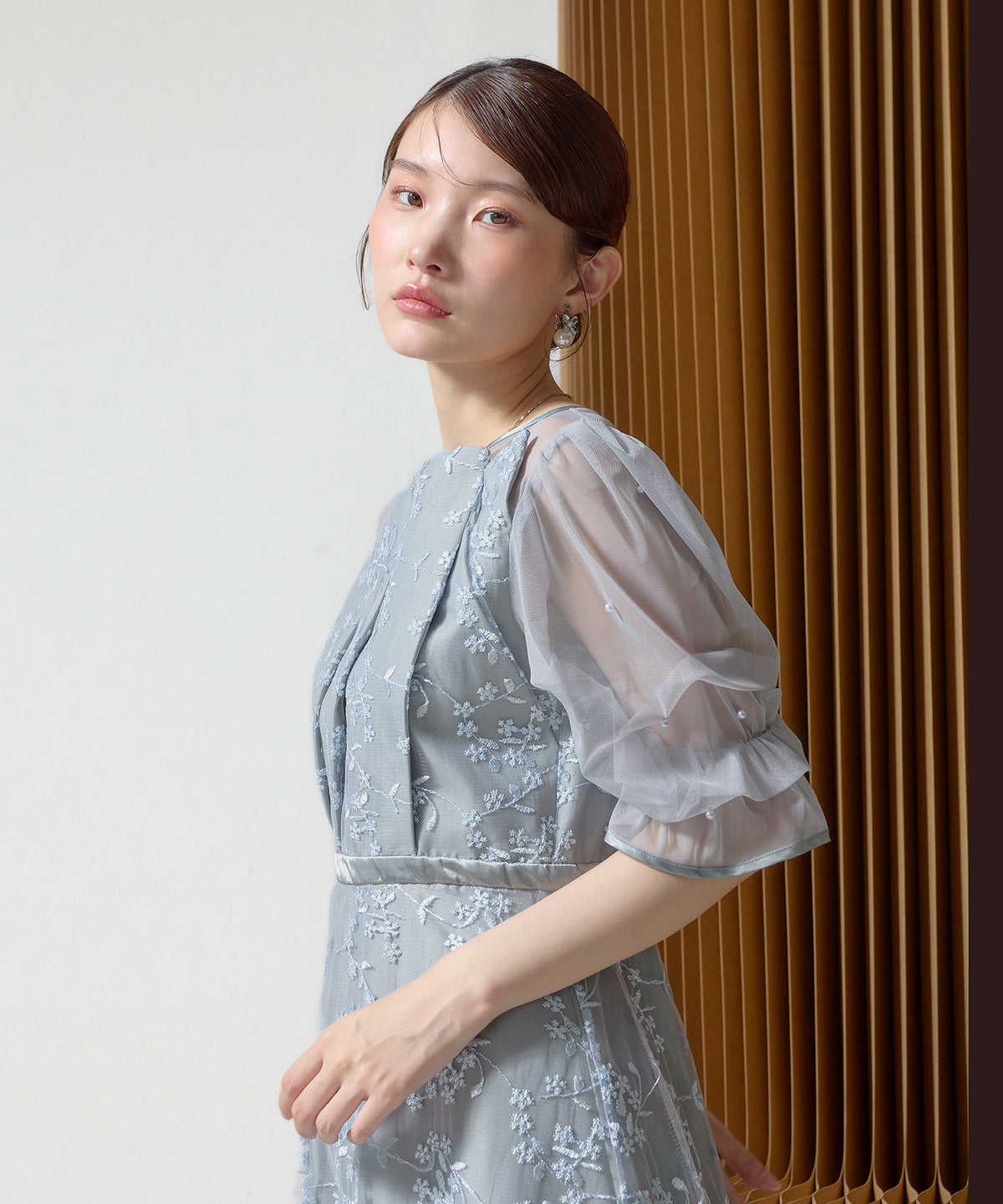 フロントプリーツ刺繍レースフレアワンピースドレス