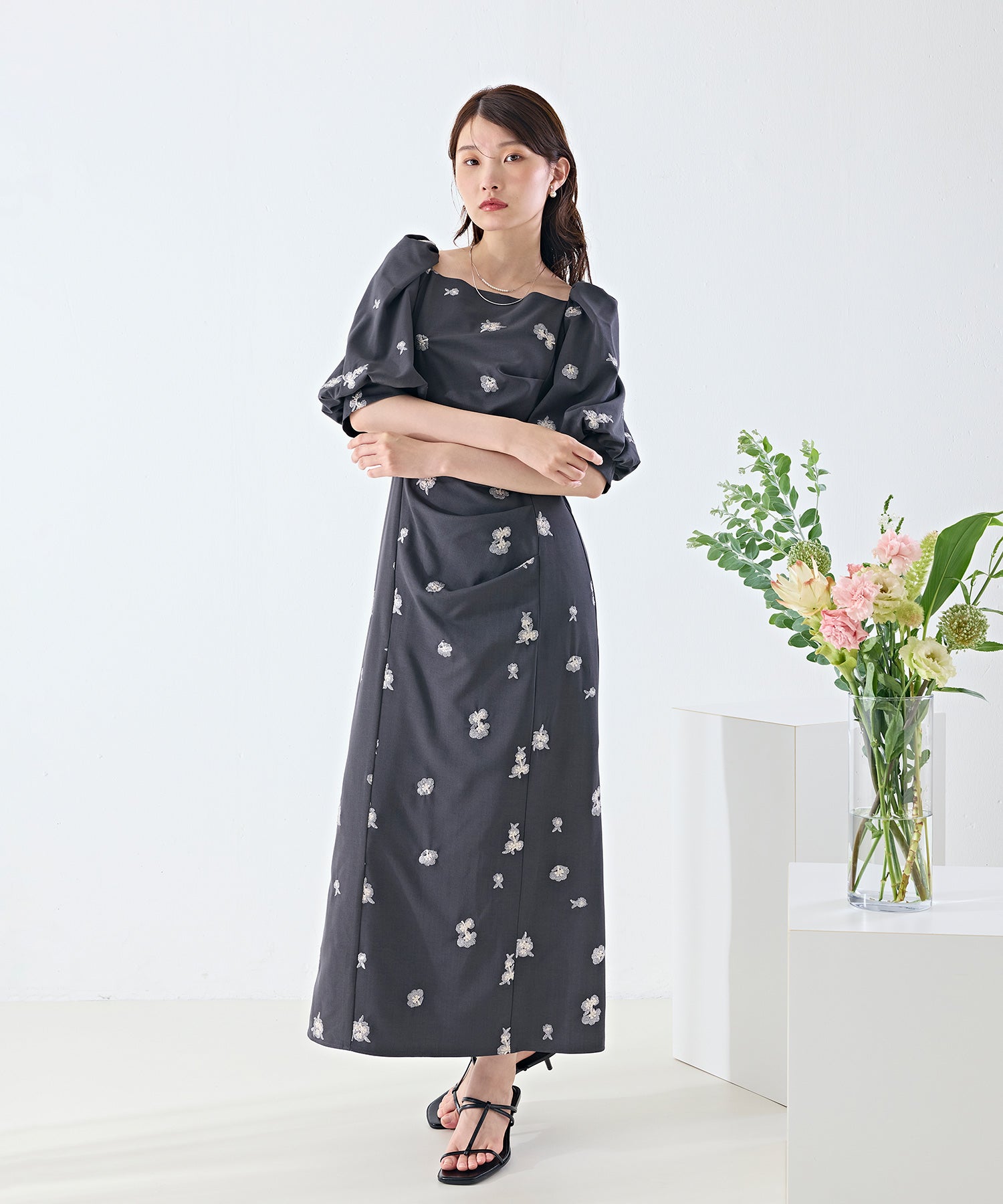 花柄刺繍ドレープパフスリーブドレス