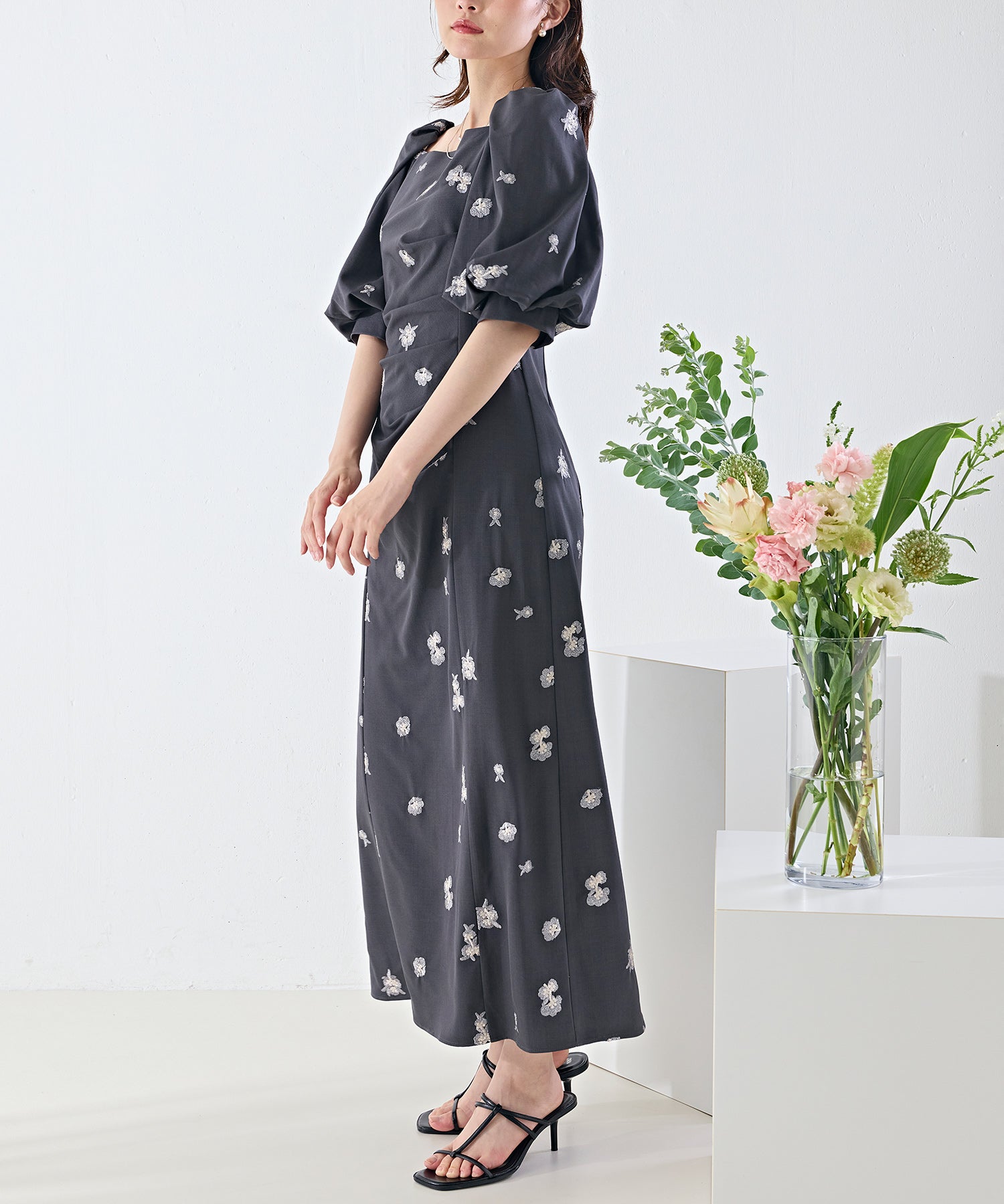 花柄刺繍ドレープパフスリーブドレス