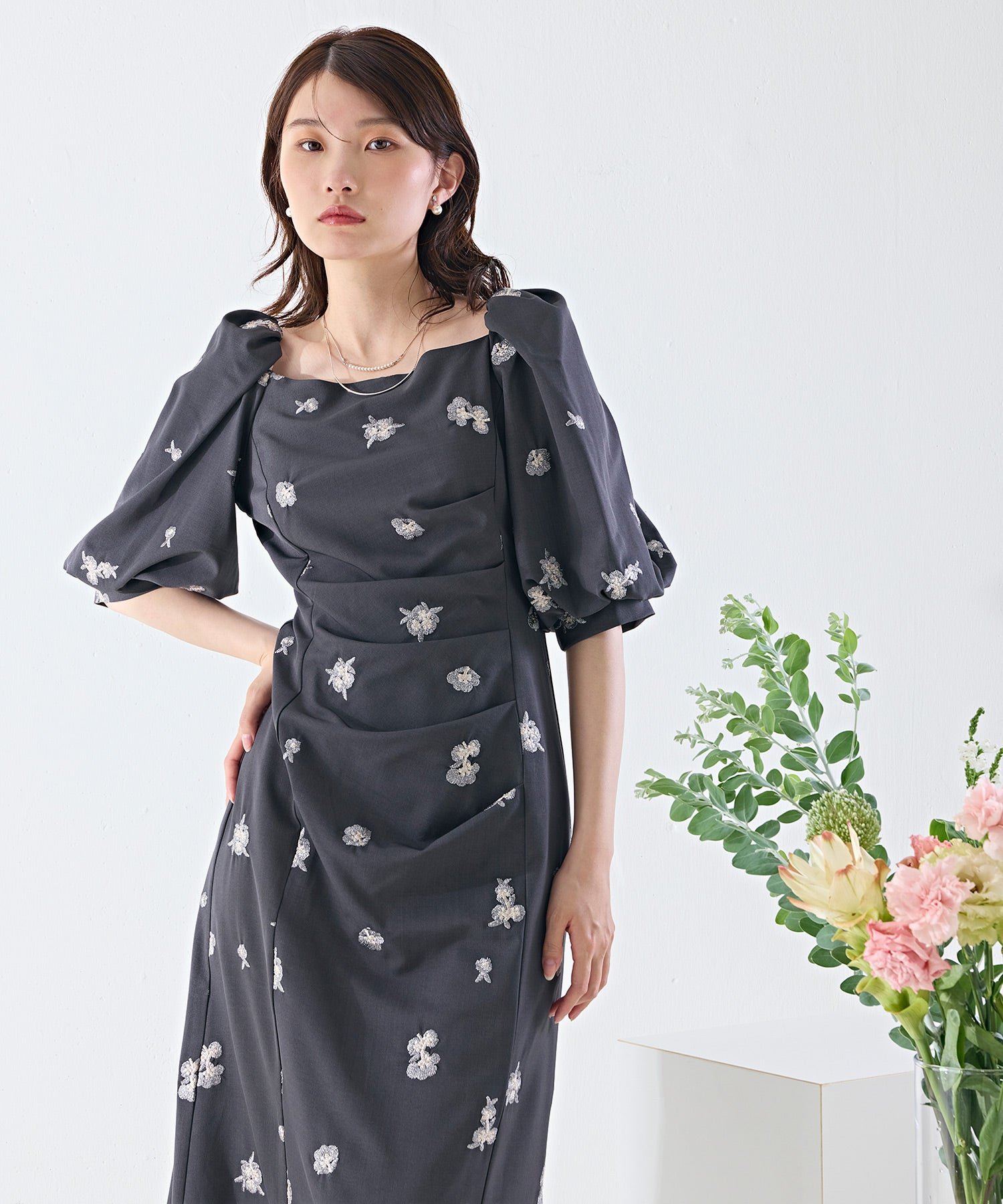 花柄刺繍ドレープパフスリーブドレス