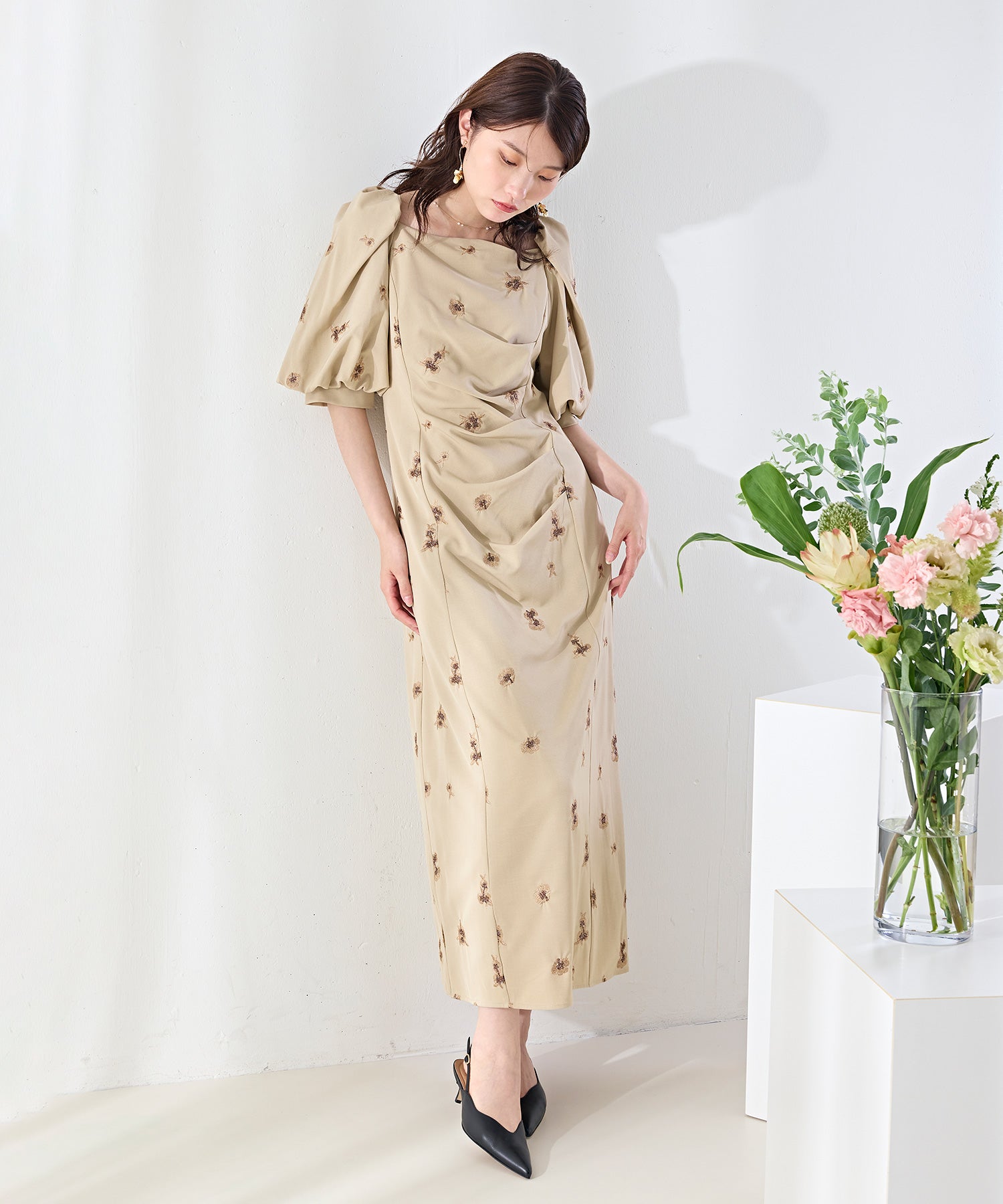 花柄刺繍ドレープパフスリーブドレス