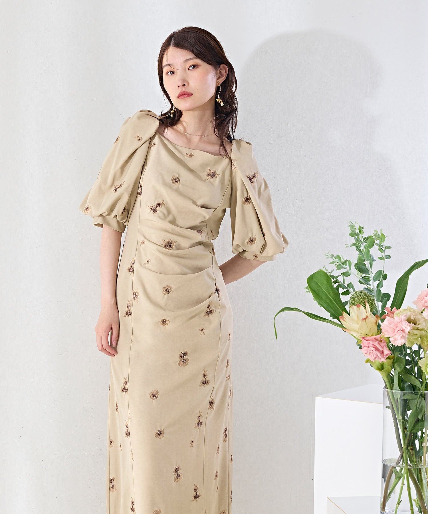 花柄刺繍ドレープパフスリーブドレス