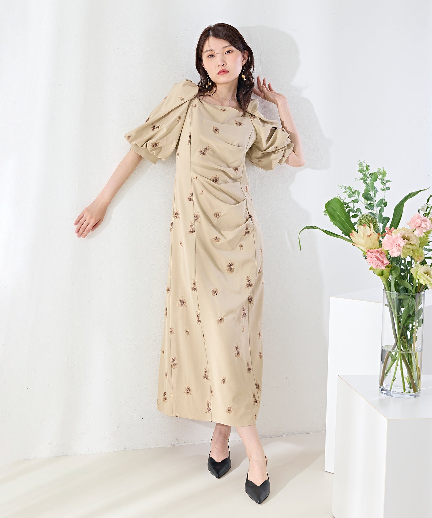 花柄刺繍ドレープパフスリーブドレス