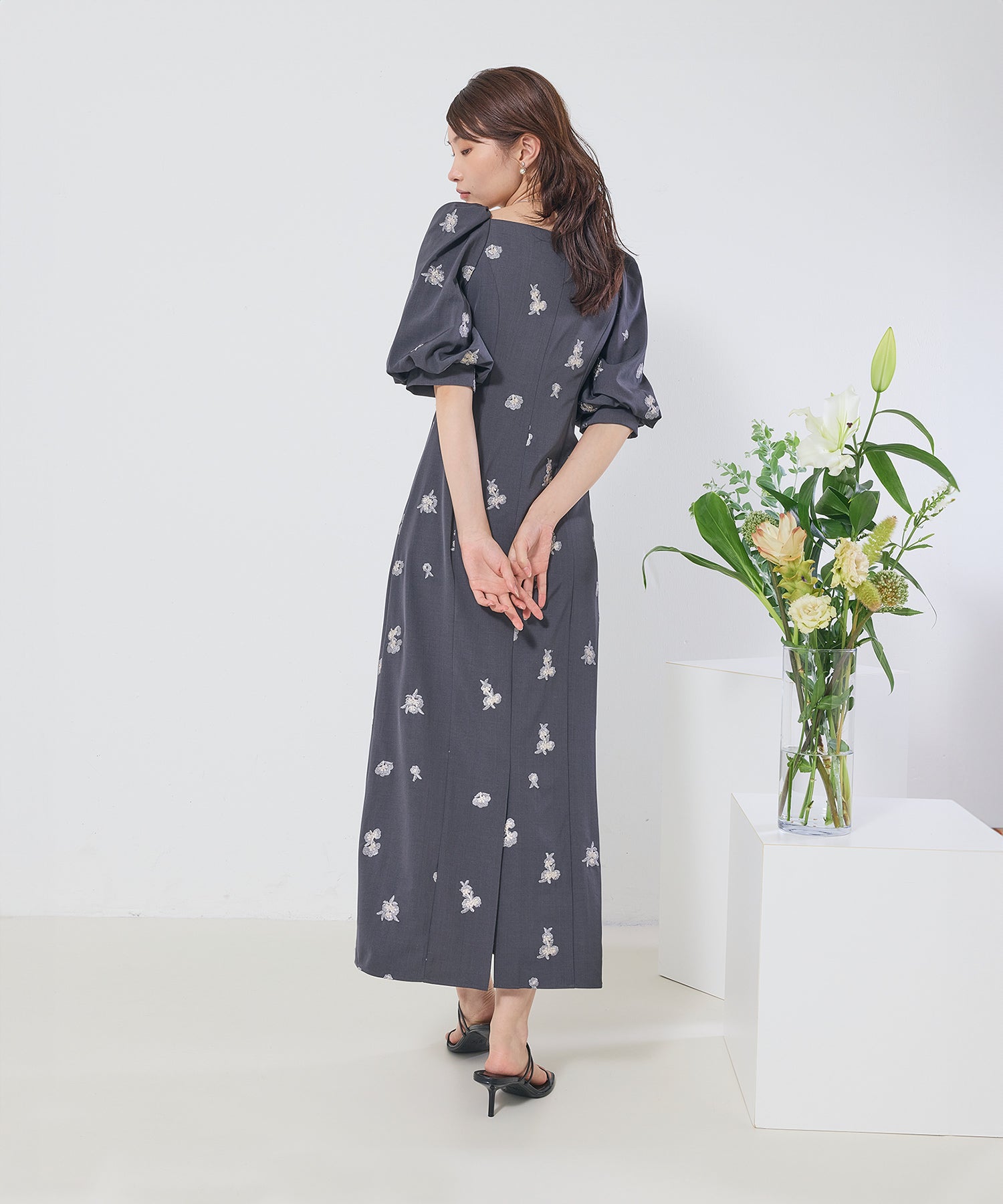 花柄刺繍ドレープパフスリーブドレス