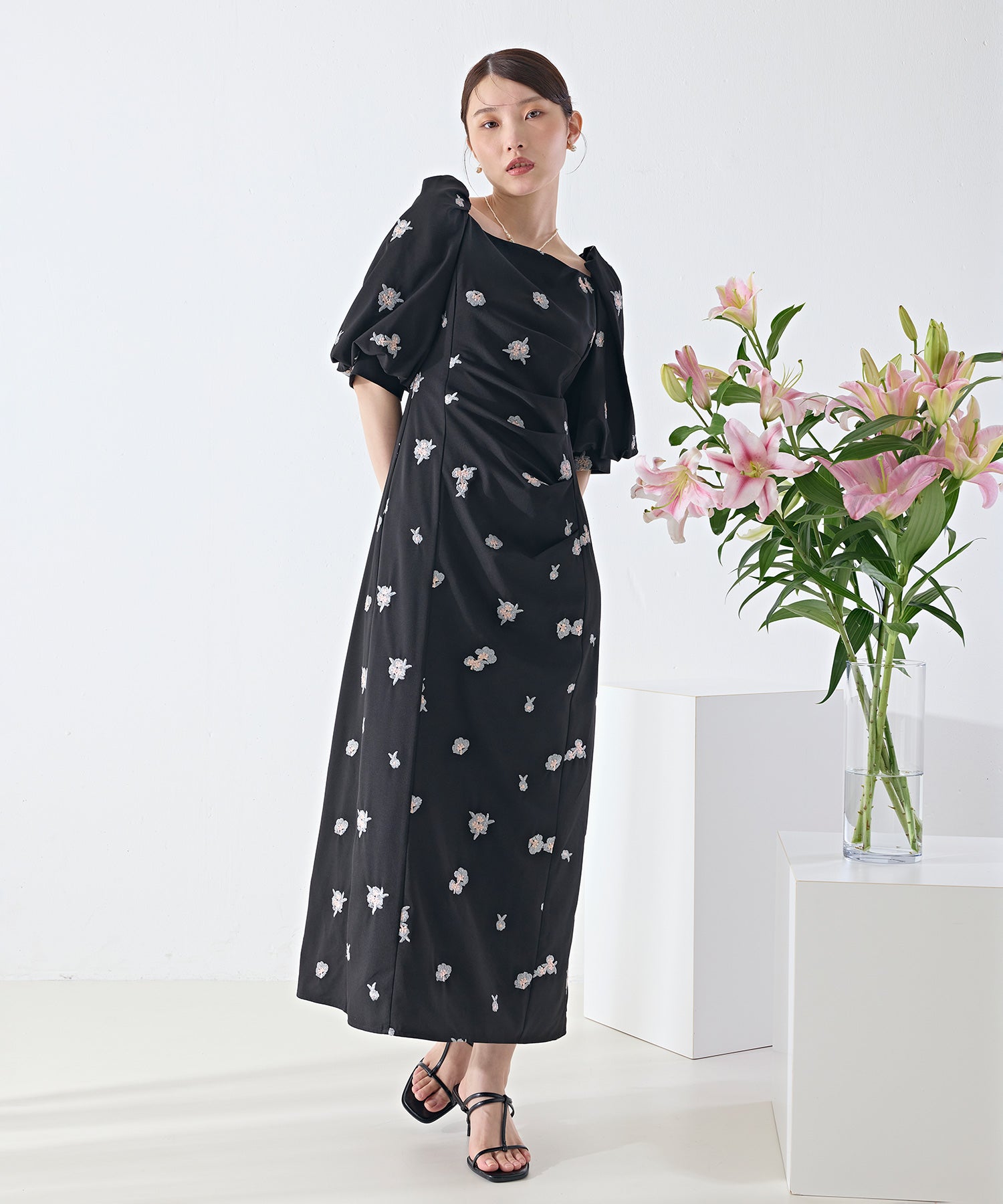 花柄刺繍ドレープパフスリーブドレス