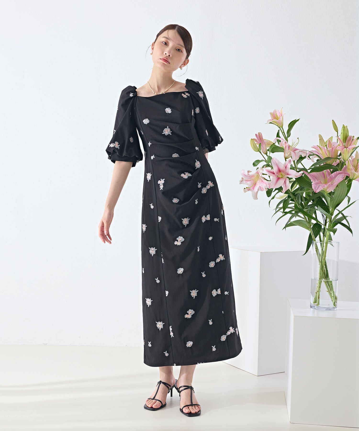 花柄刺繍ドレープパフスリーブドレス
