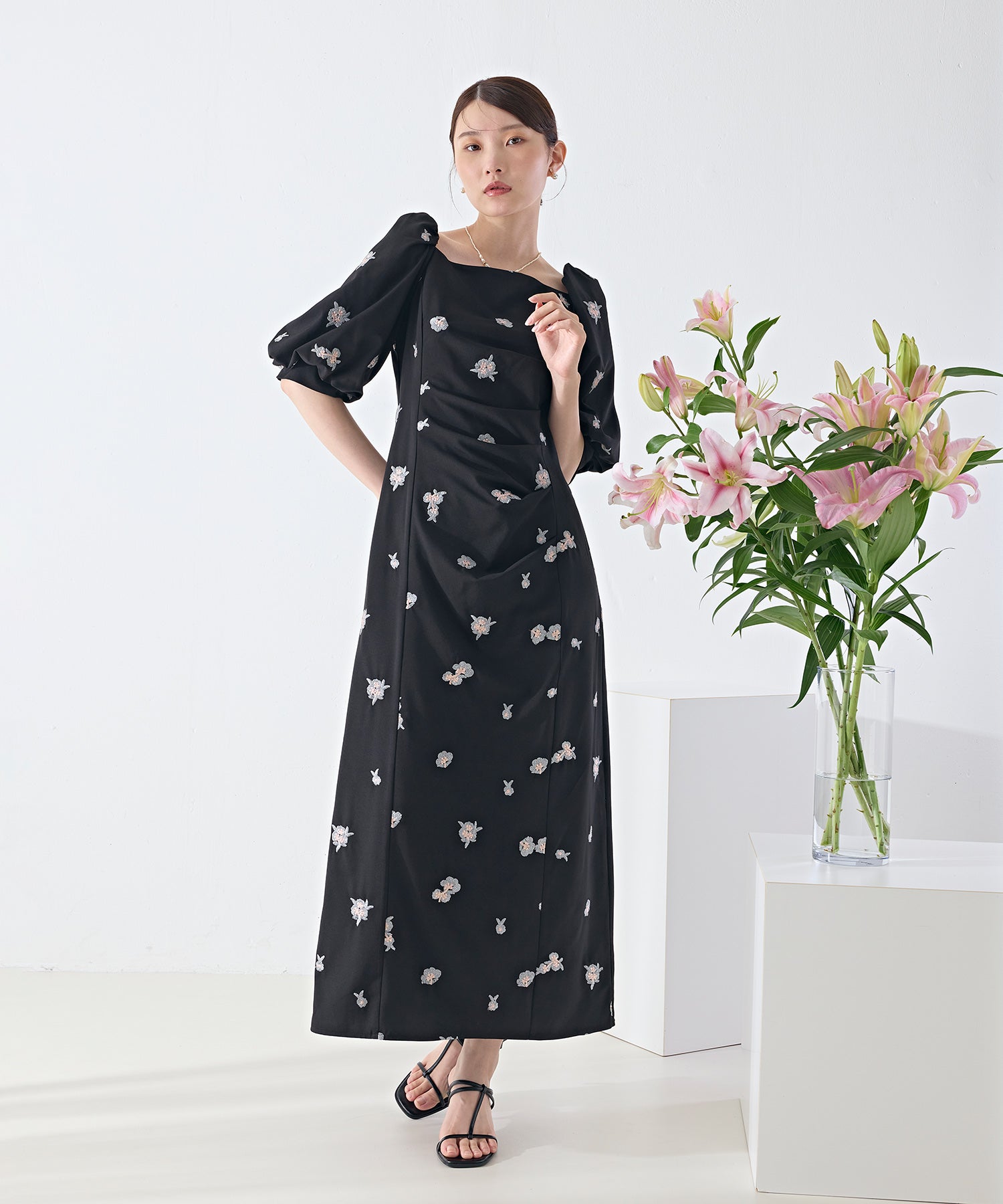 花柄刺繍ドレープパフスリーブドレス