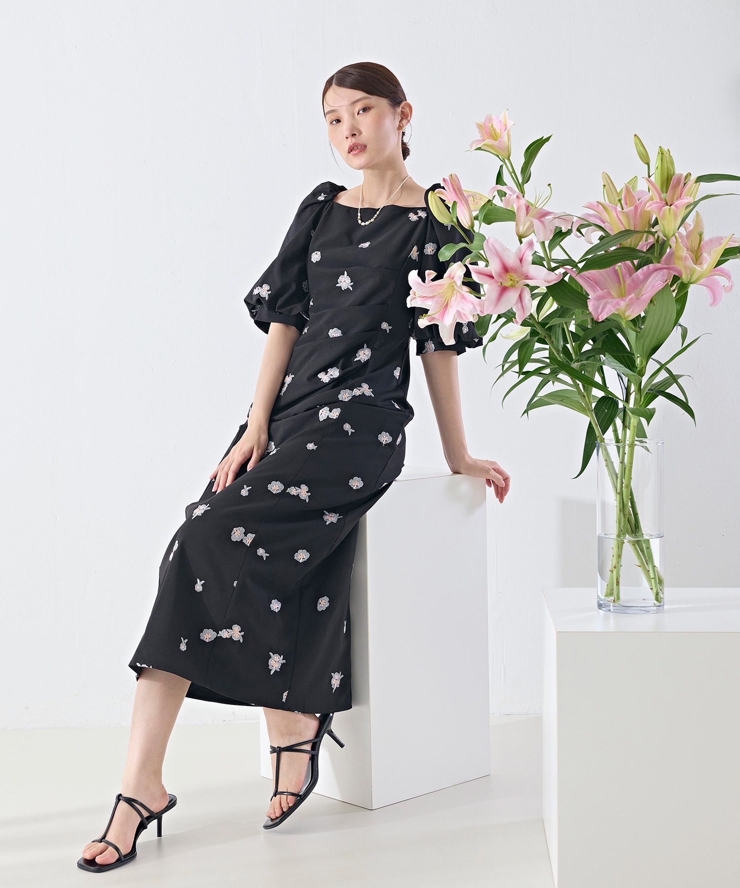 花柄刺繍ドレープパフスリーブドレス