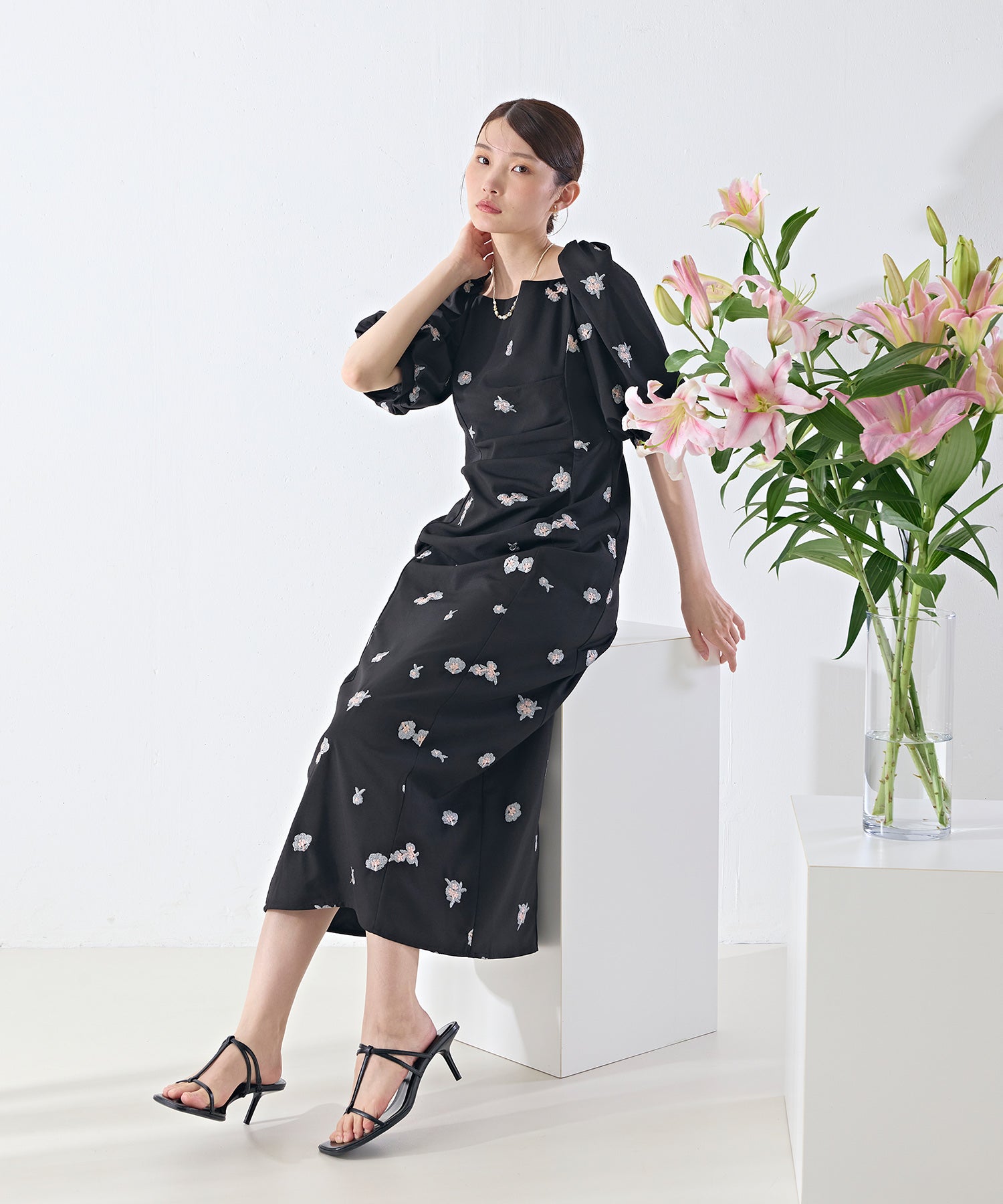 花柄刺繍ドレープパフスリーブドレス
