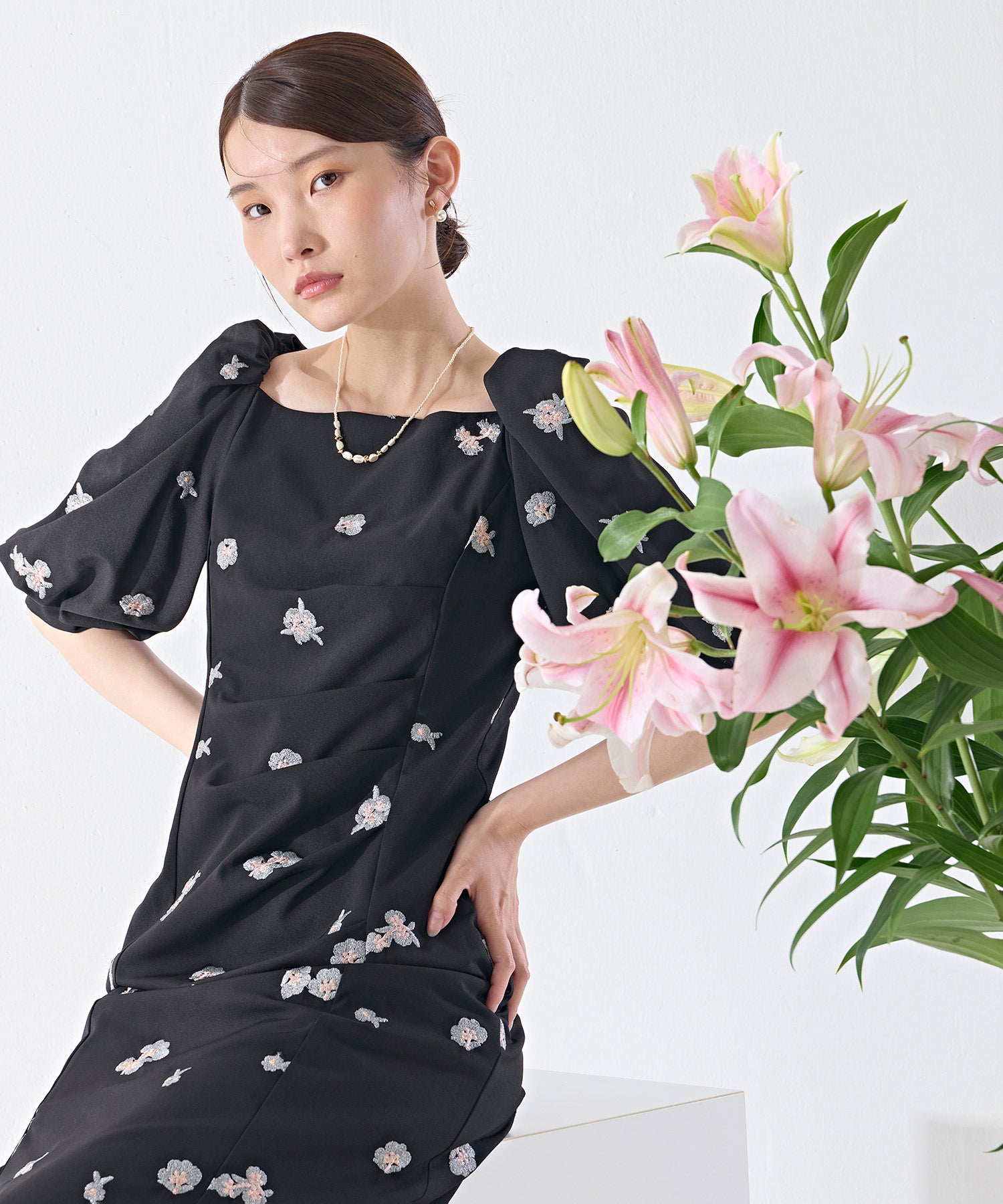 花柄刺繍ドレープパフスリーブドレス