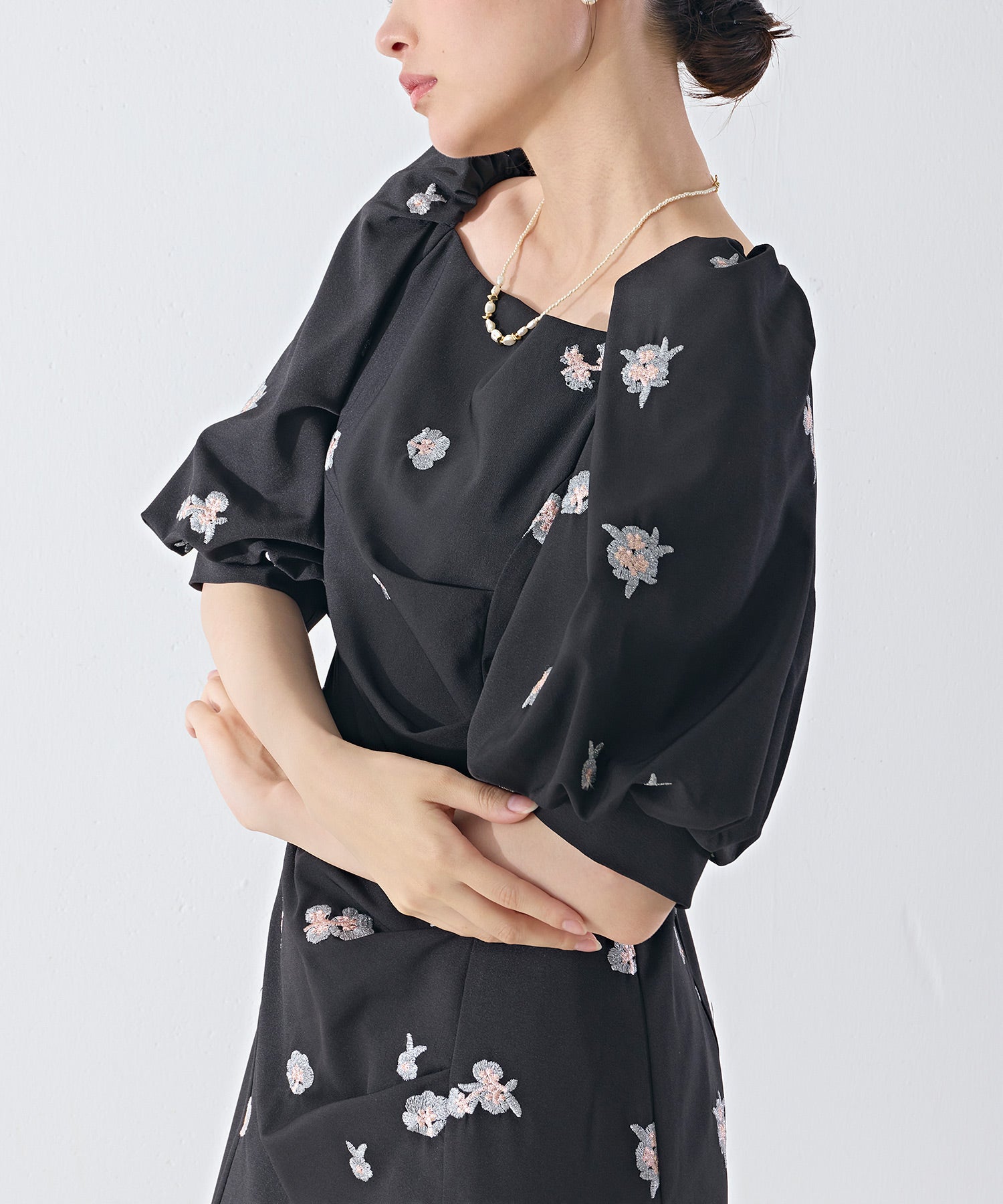 花柄刺繍ドレープパフスリーブドレス