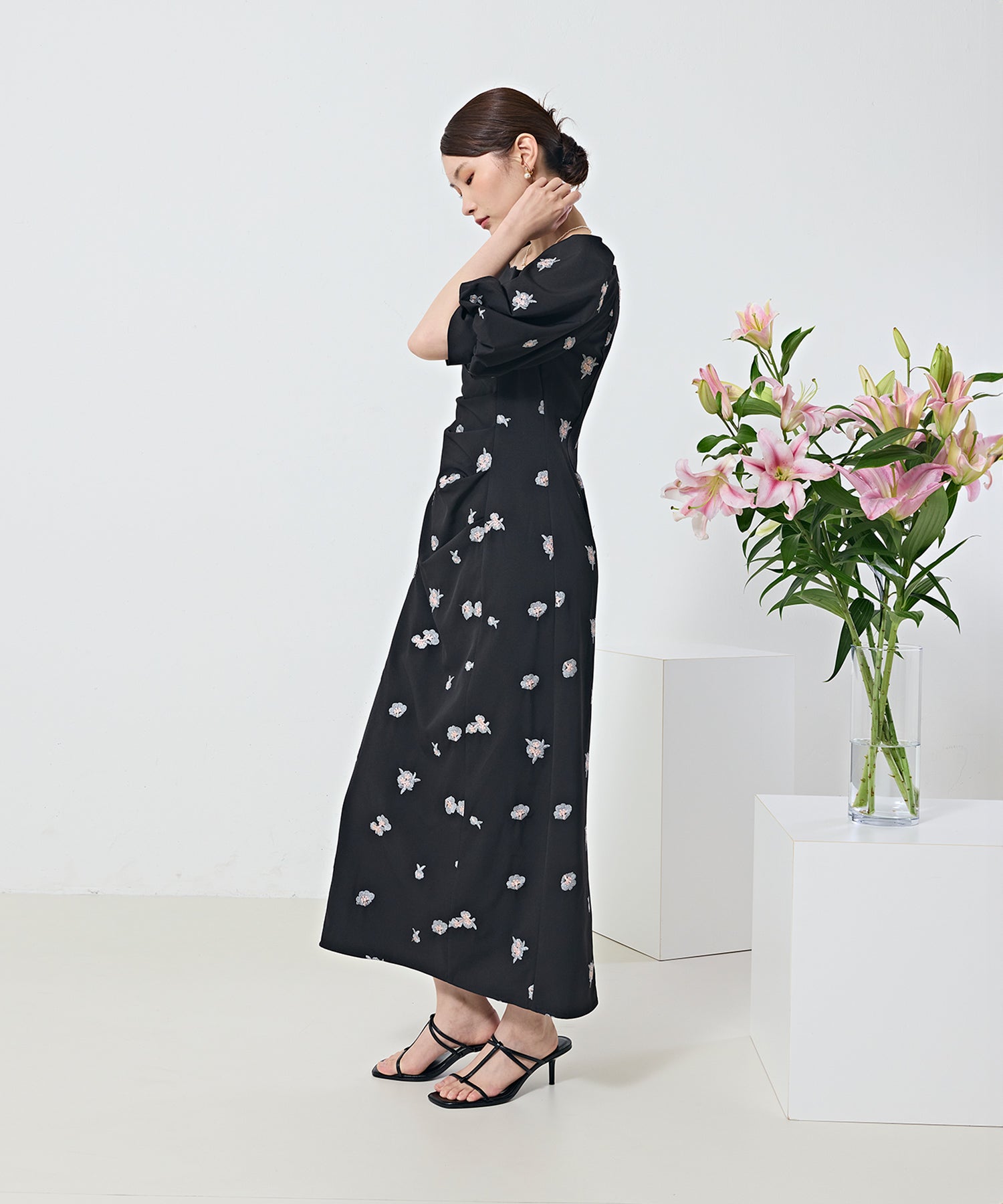 花柄刺繍ドレープパフスリーブドレス