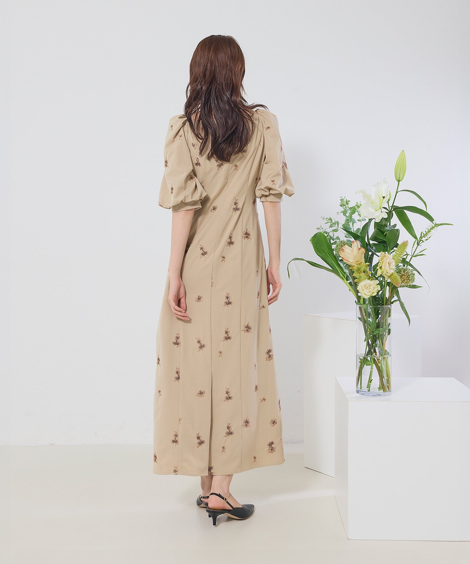 花柄刺繍ドレープパフスリーブドレス