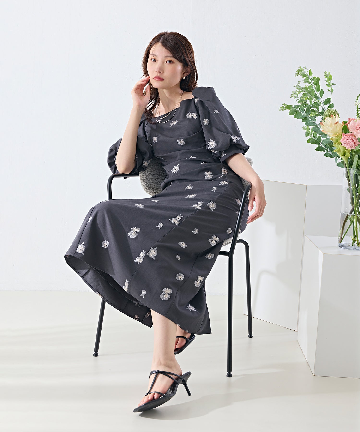 花柄刺繍ドレープパフスリーブドレス