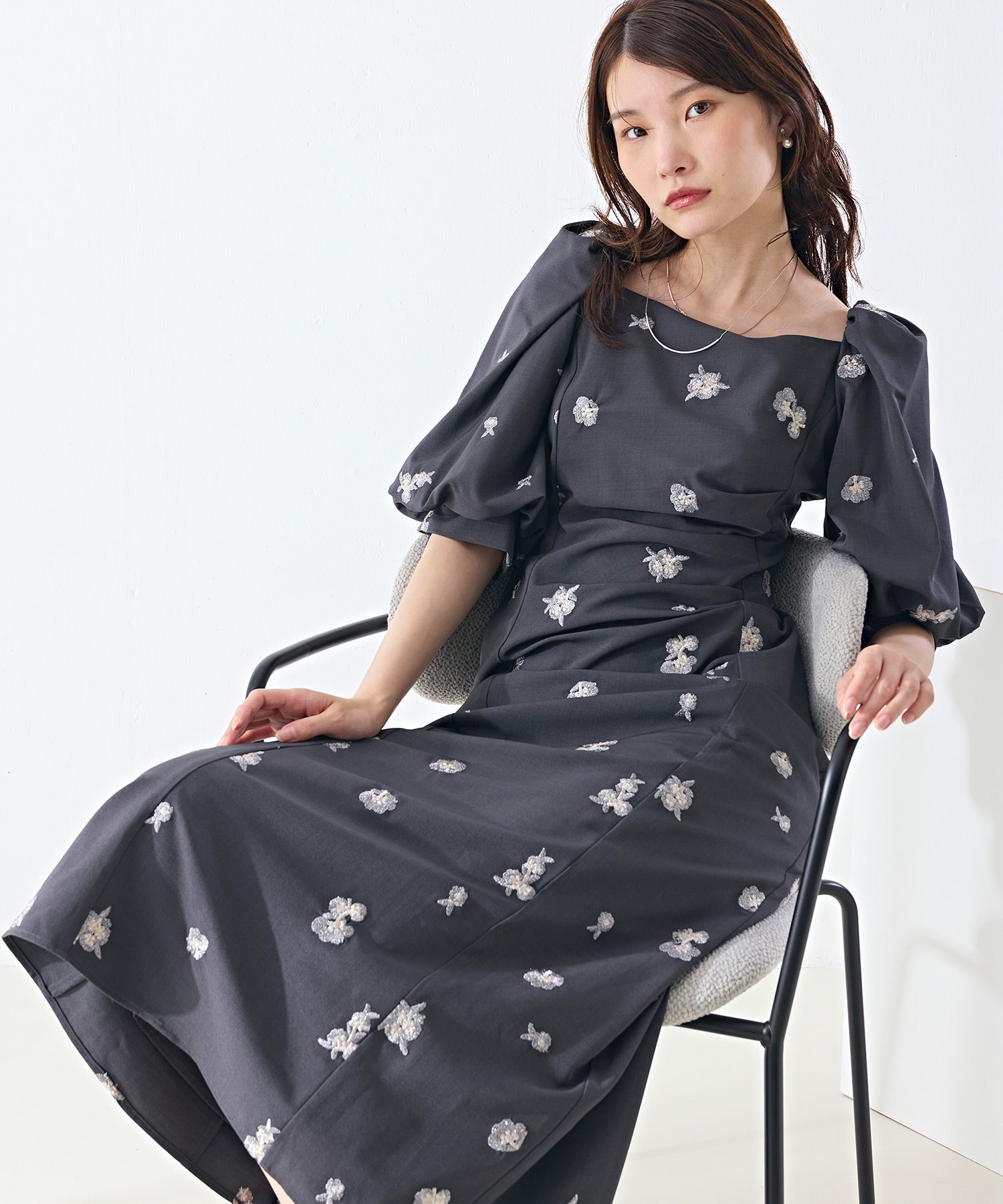 花柄刺繍ドレープパフスリーブドレス
