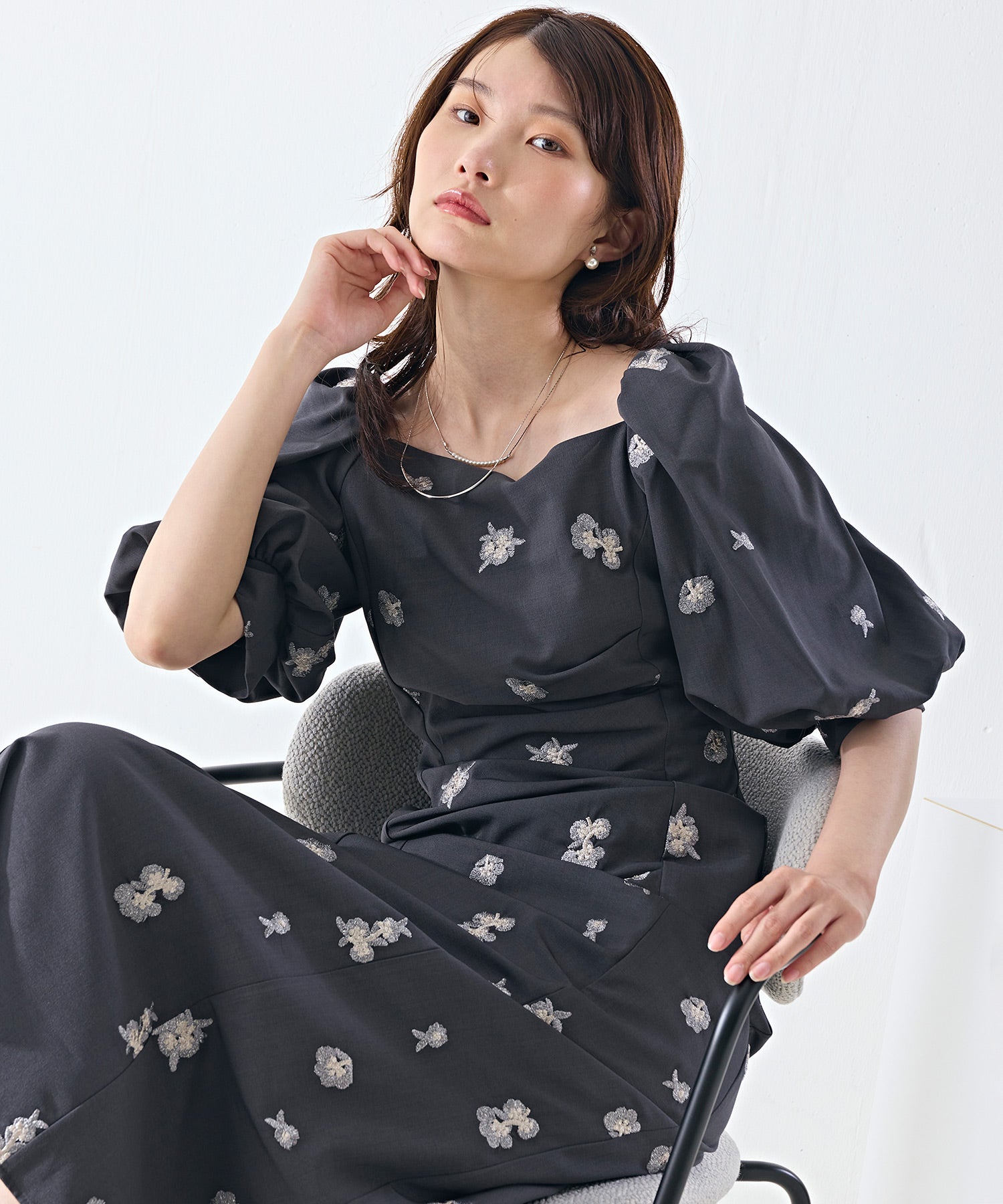 花柄刺繍ドレープパフスリーブドレス