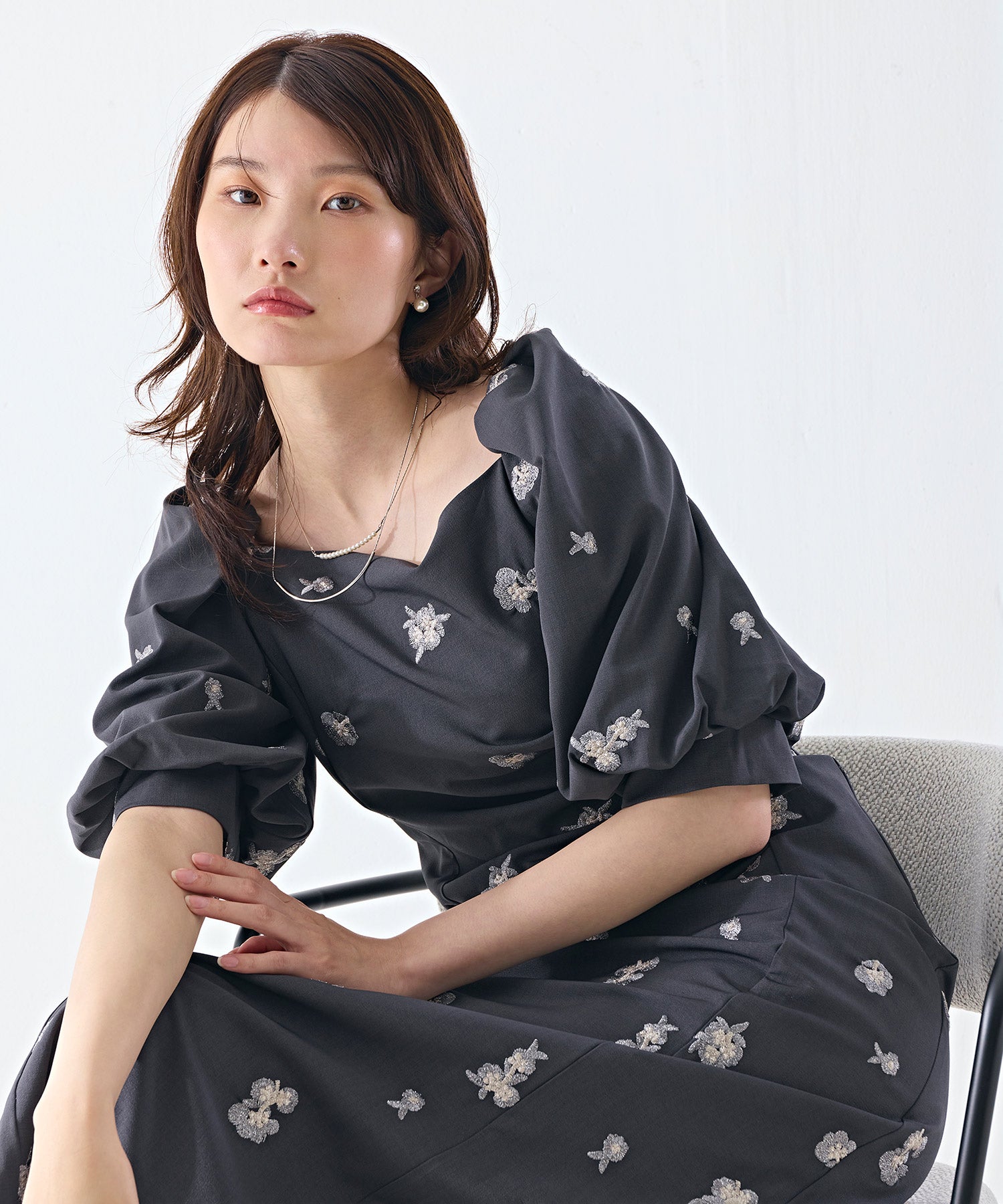 花柄刺繍ドレープパフスリーブドレス