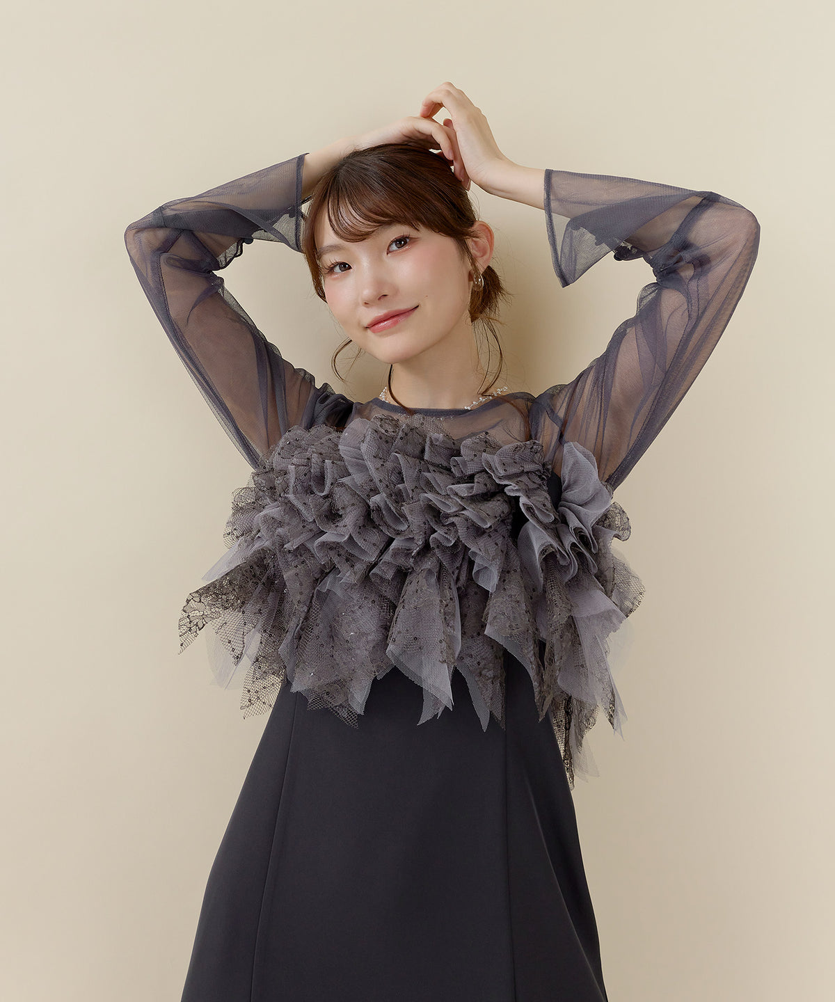 10月28日発売　ボリュームレースフリルセットアップ