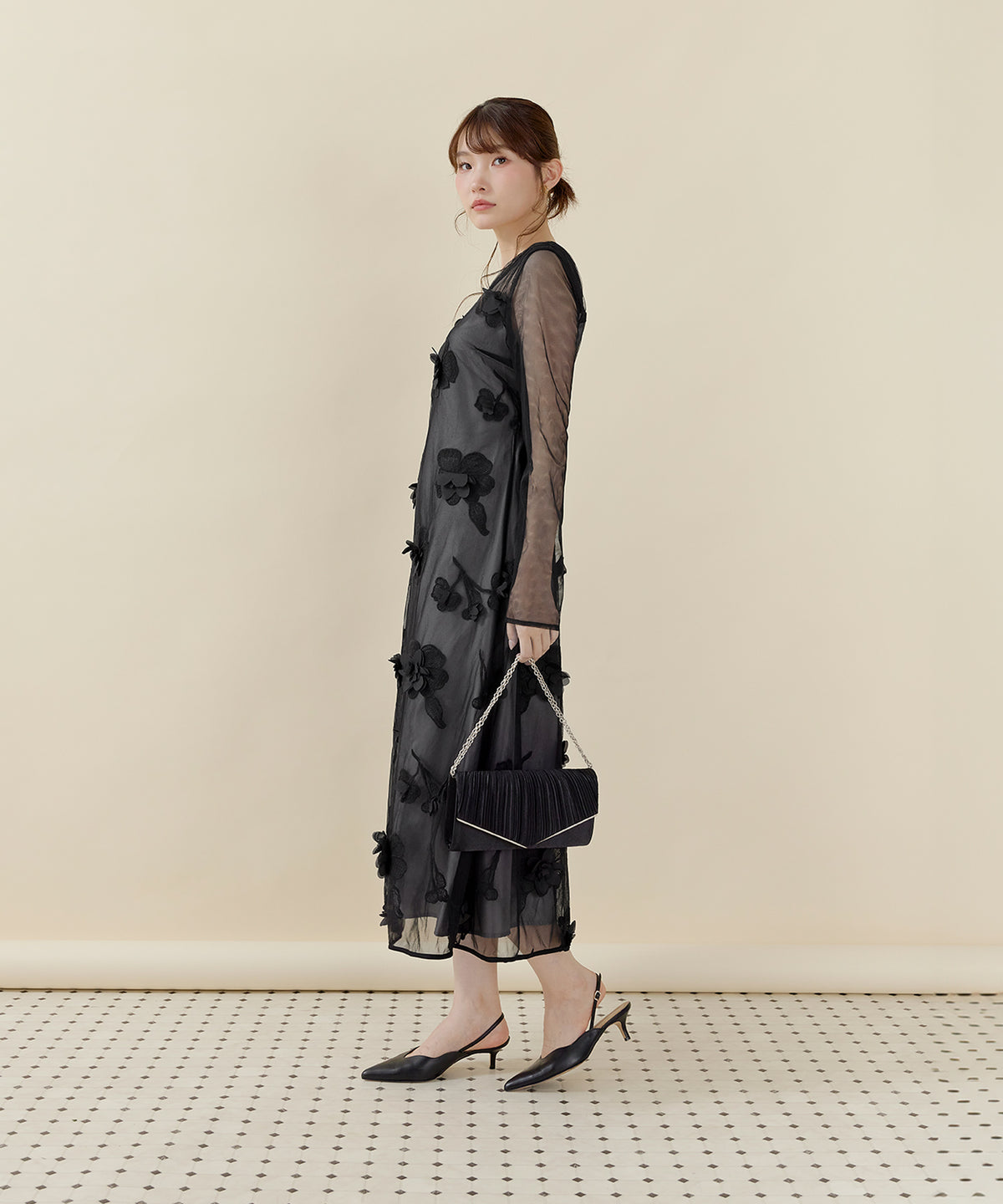 10月28日発売　花柄立体レースAラインドレス