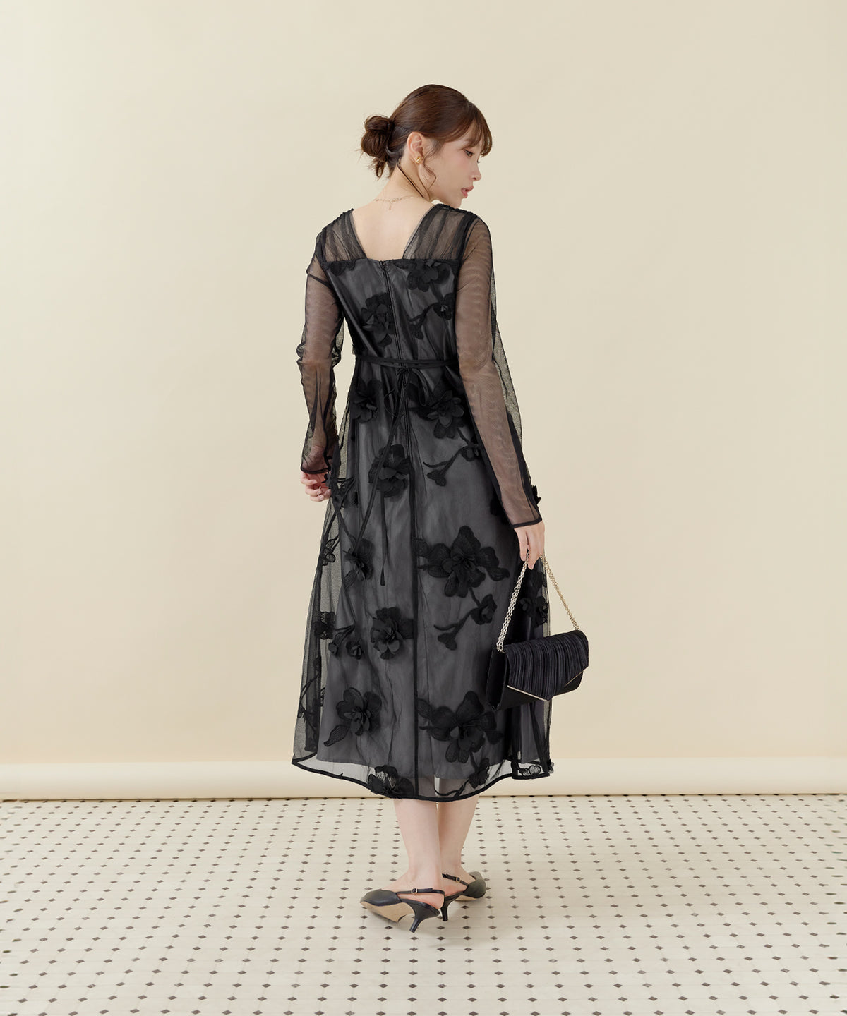 10月28日発売　花柄立体レースAラインドレス