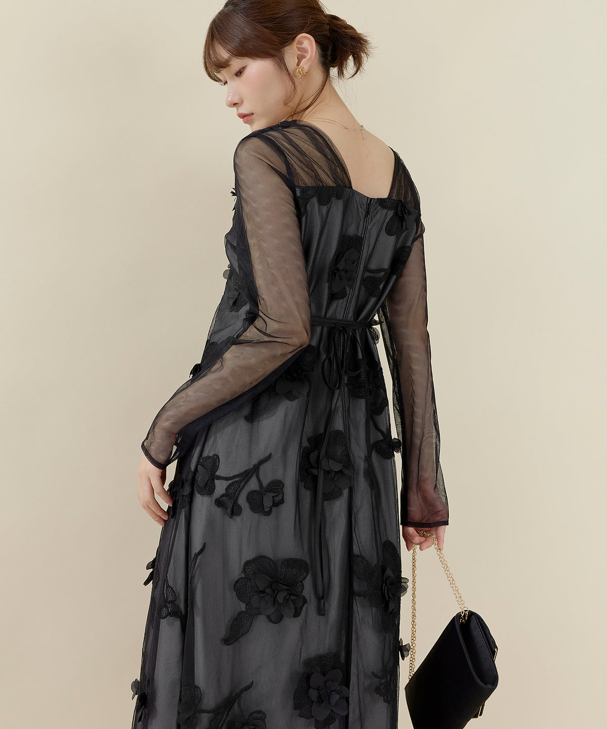 10月28日発売　花柄立体レースAラインドレス