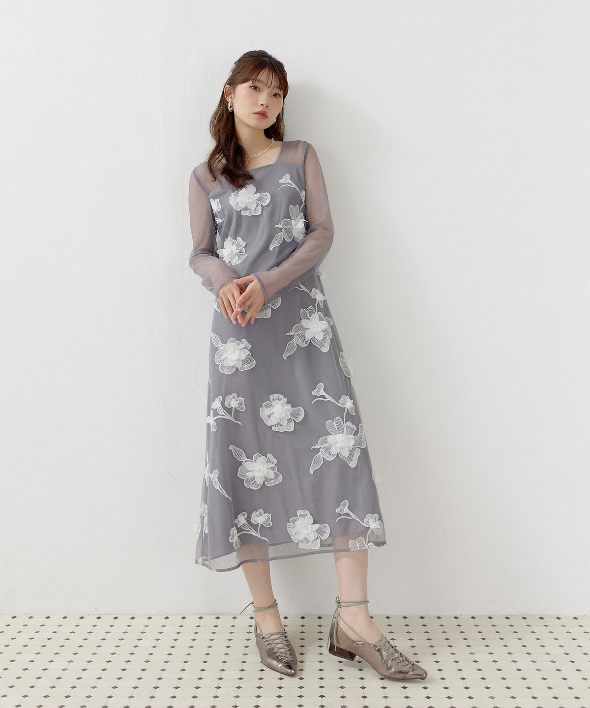 10月28日発売　花柄立体レースAラインドレス