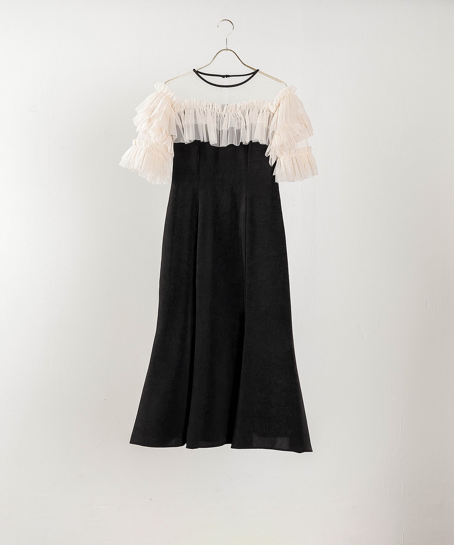 ベージュ×ブラック