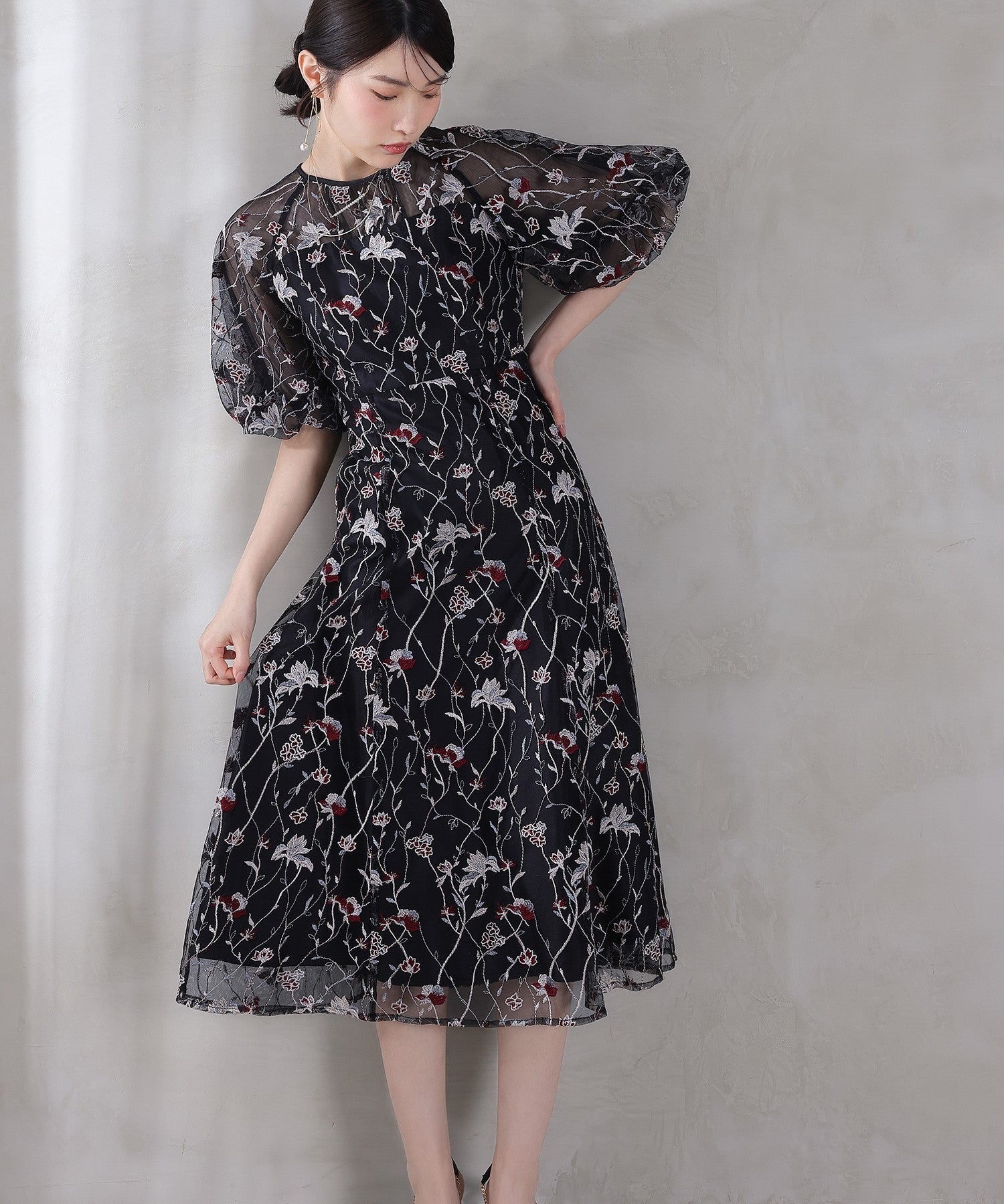 パフスリーブ 花柄刺繍レースチュールAラインワンピースドレス