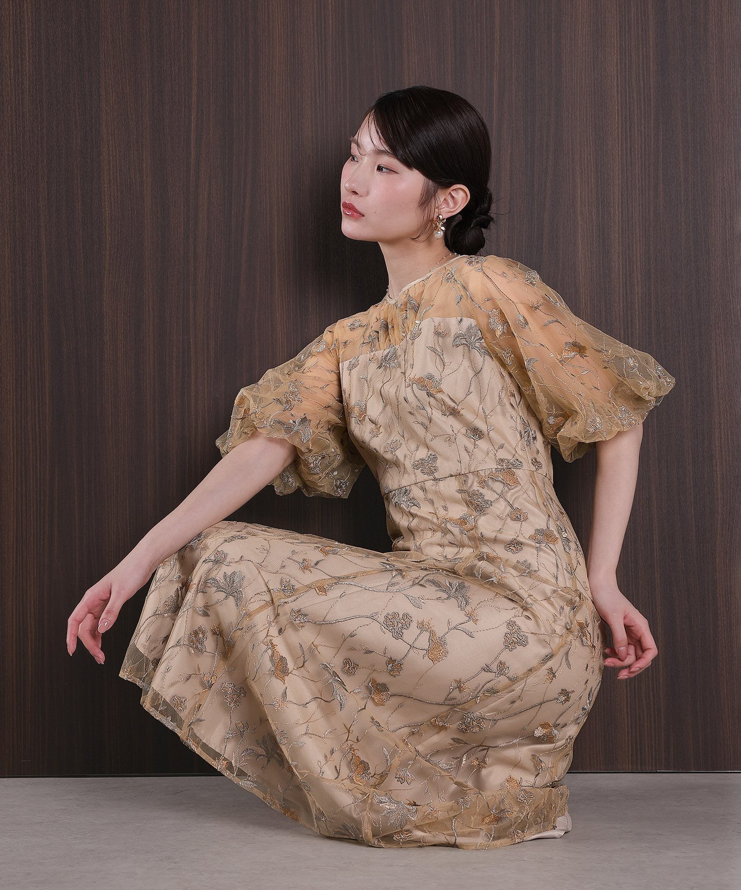 パフスリーブ 花柄刺繍レースチュールAラインワンピースドレス