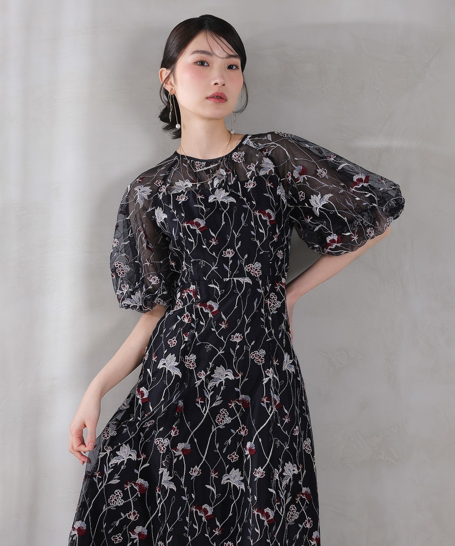 パフスリーブ 花柄刺繍レースチュールAラインワンピースドレス