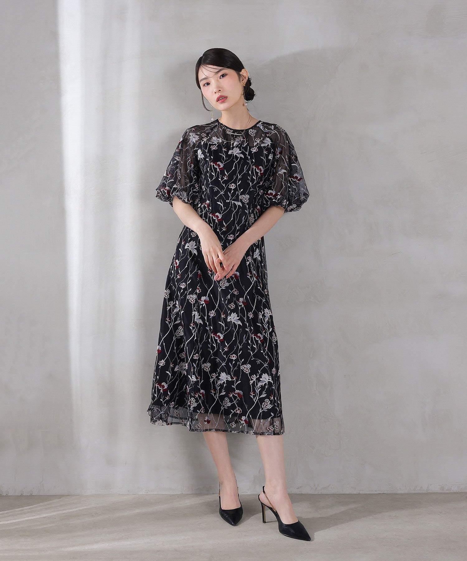 パフスリーブ 花柄刺繍レースチュールAラインワンピースドレス
