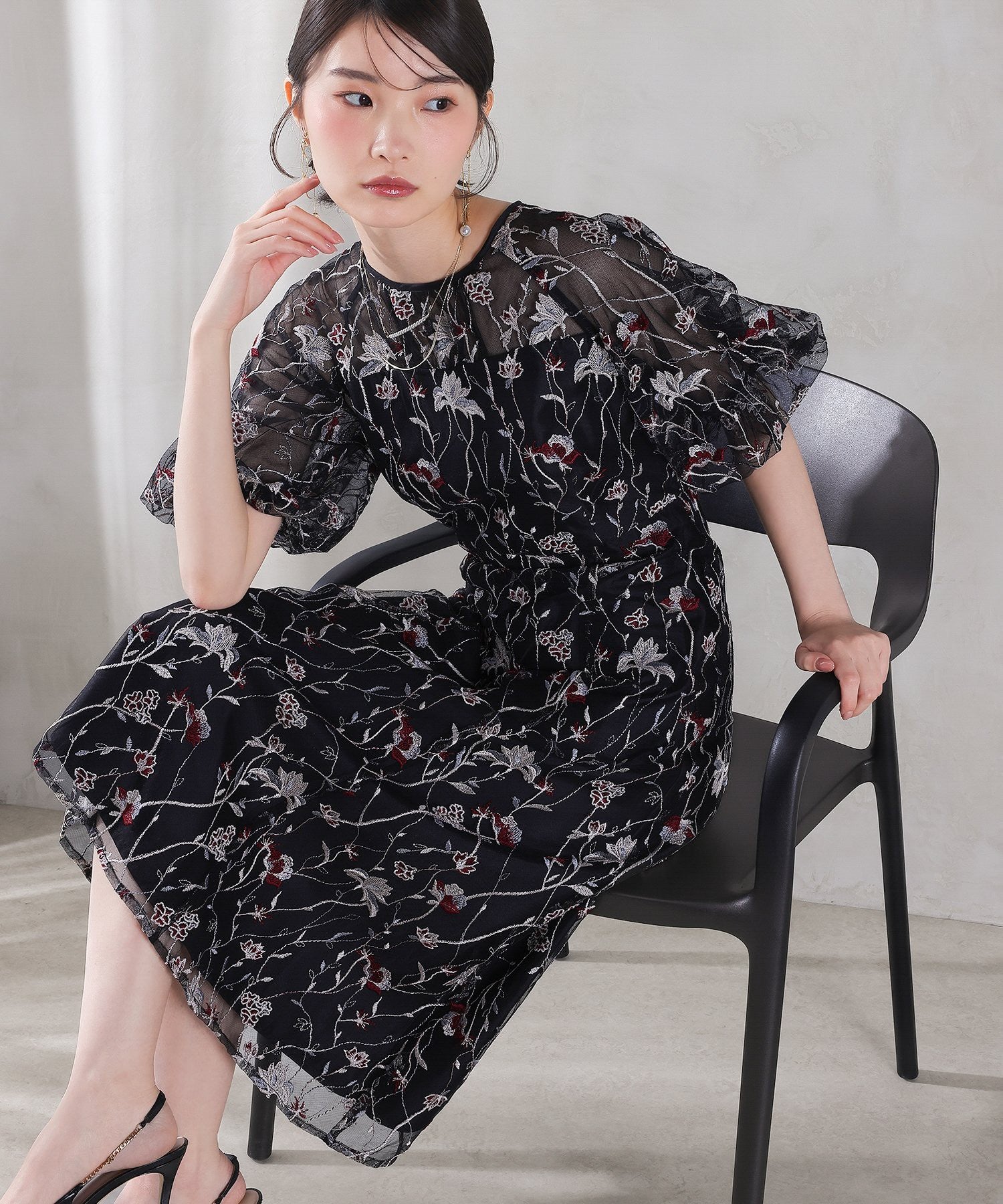 パフスリーブ 花柄刺繍レースチュールAラインワンピースドレス