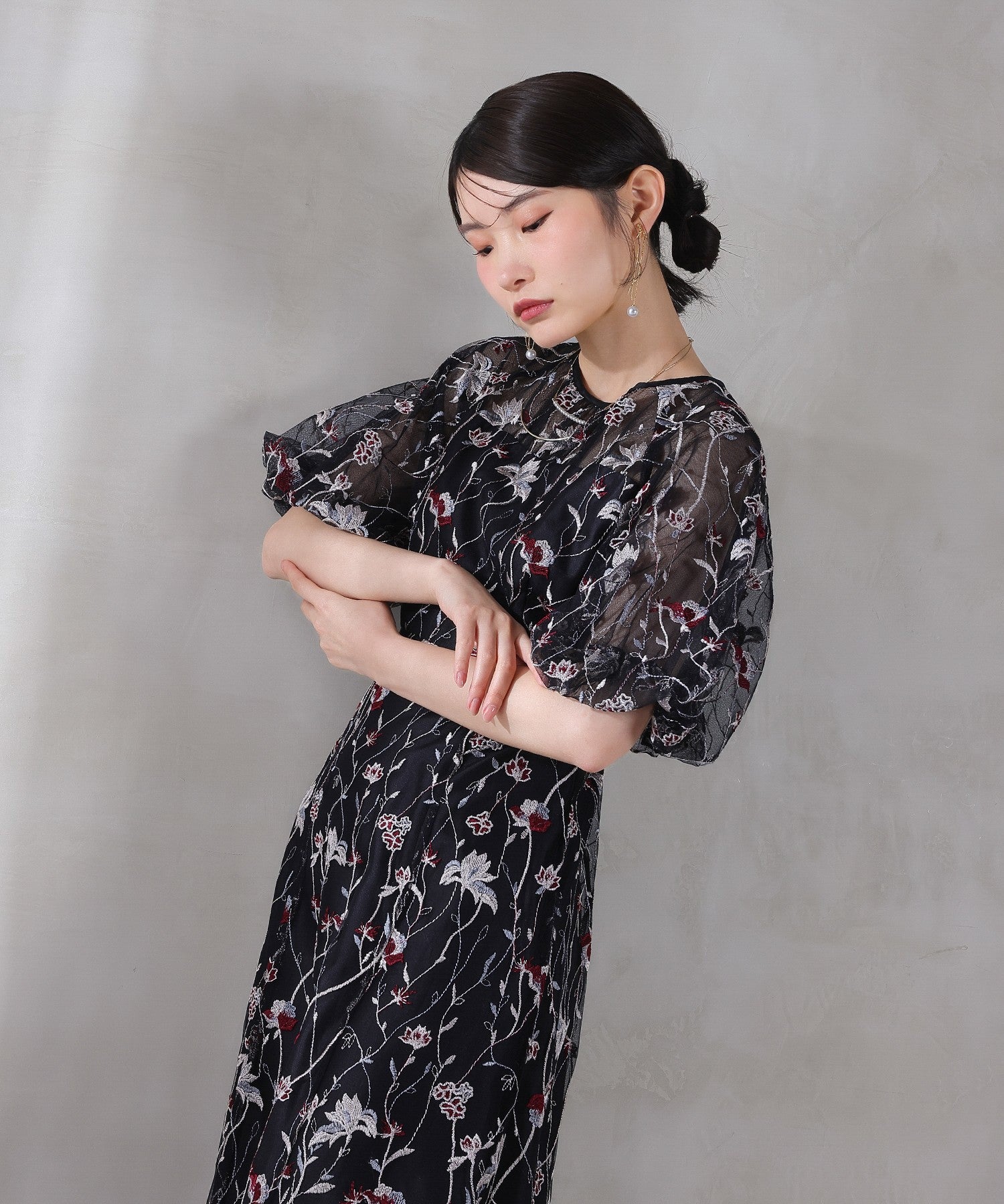 パフスリーブ 花柄刺繍レースチュールAラインワンピースドレス