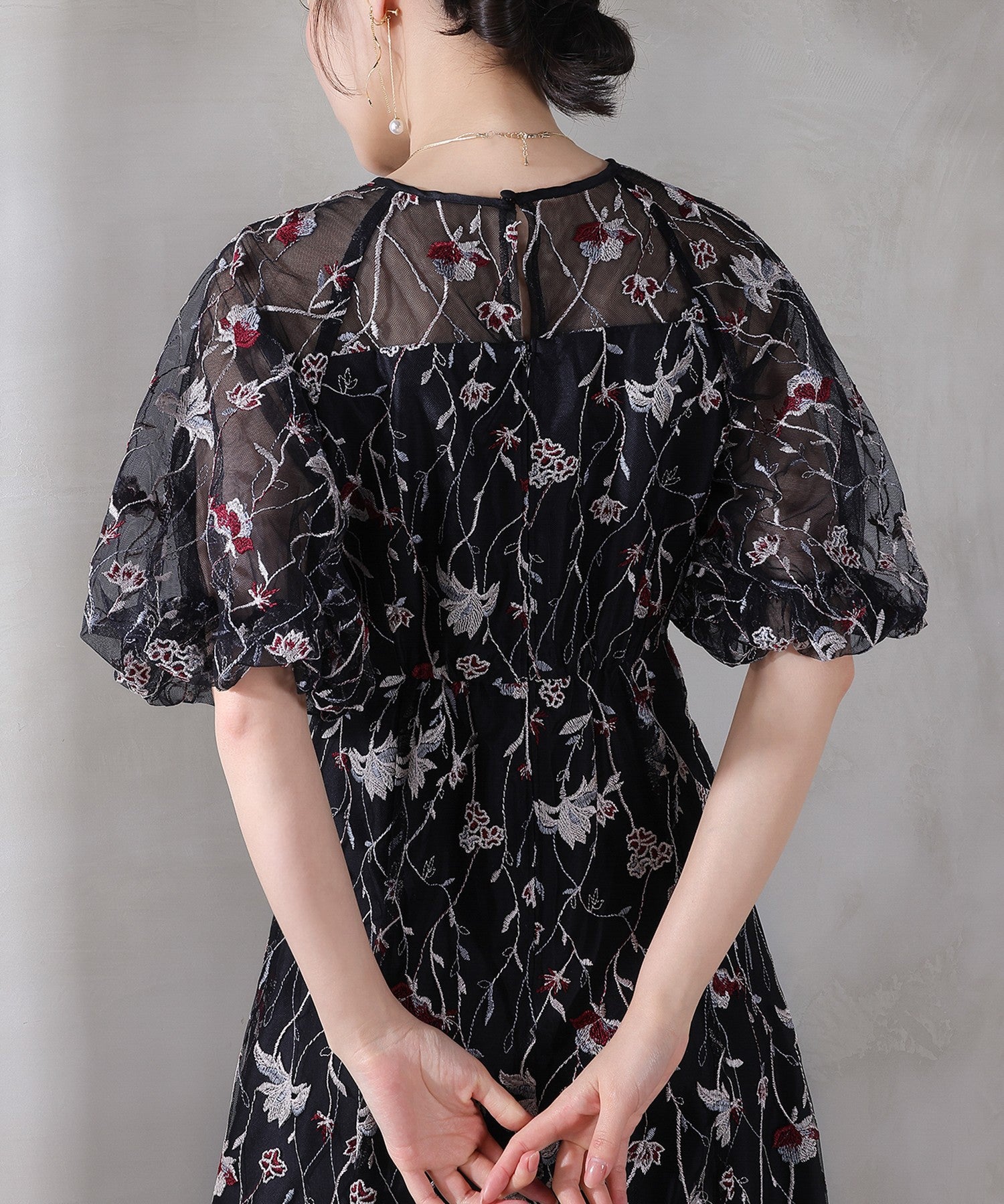 パフスリーブ 花柄刺繍レースチュールAラインワンピースドレス