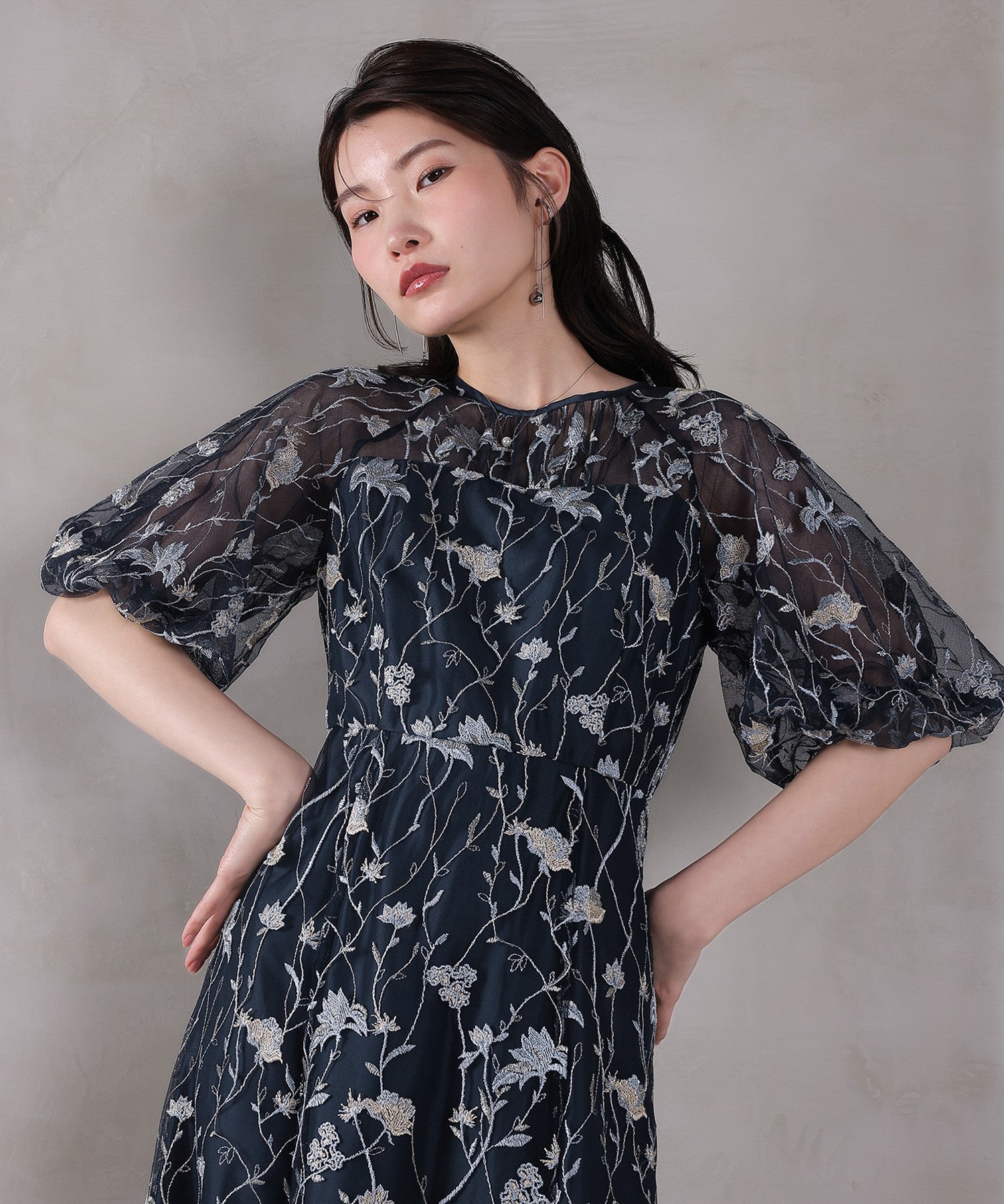 パフスリーブ 花柄刺繍レースチュールAラインワンピースドレス
