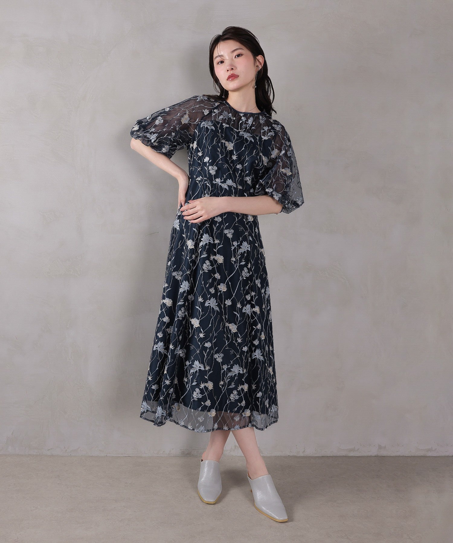 パフスリーブ 花柄刺繍レースチュールAラインワンピースドレス
