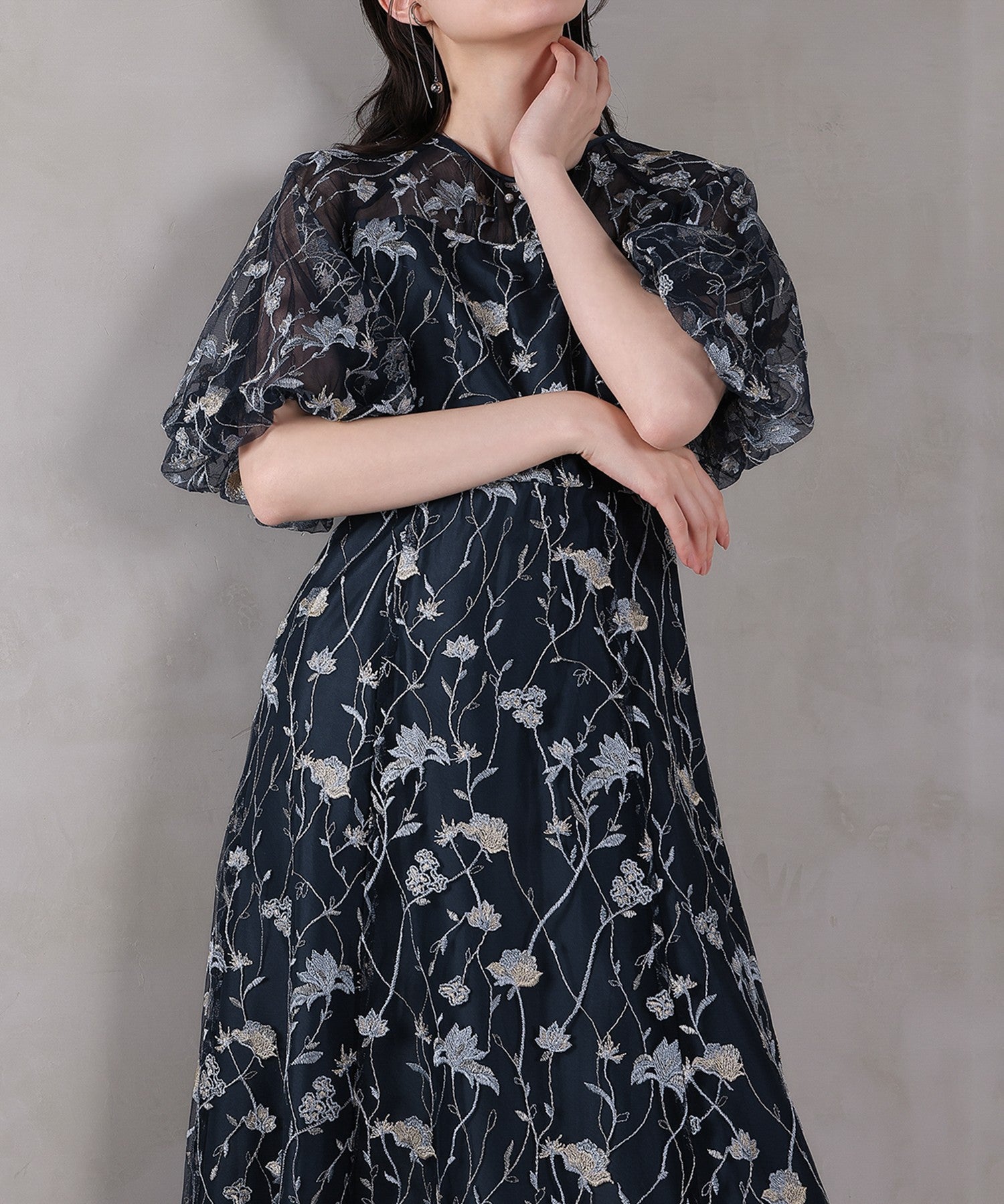 パフスリーブ 花柄刺繍レースチュールAラインワンピースドレス