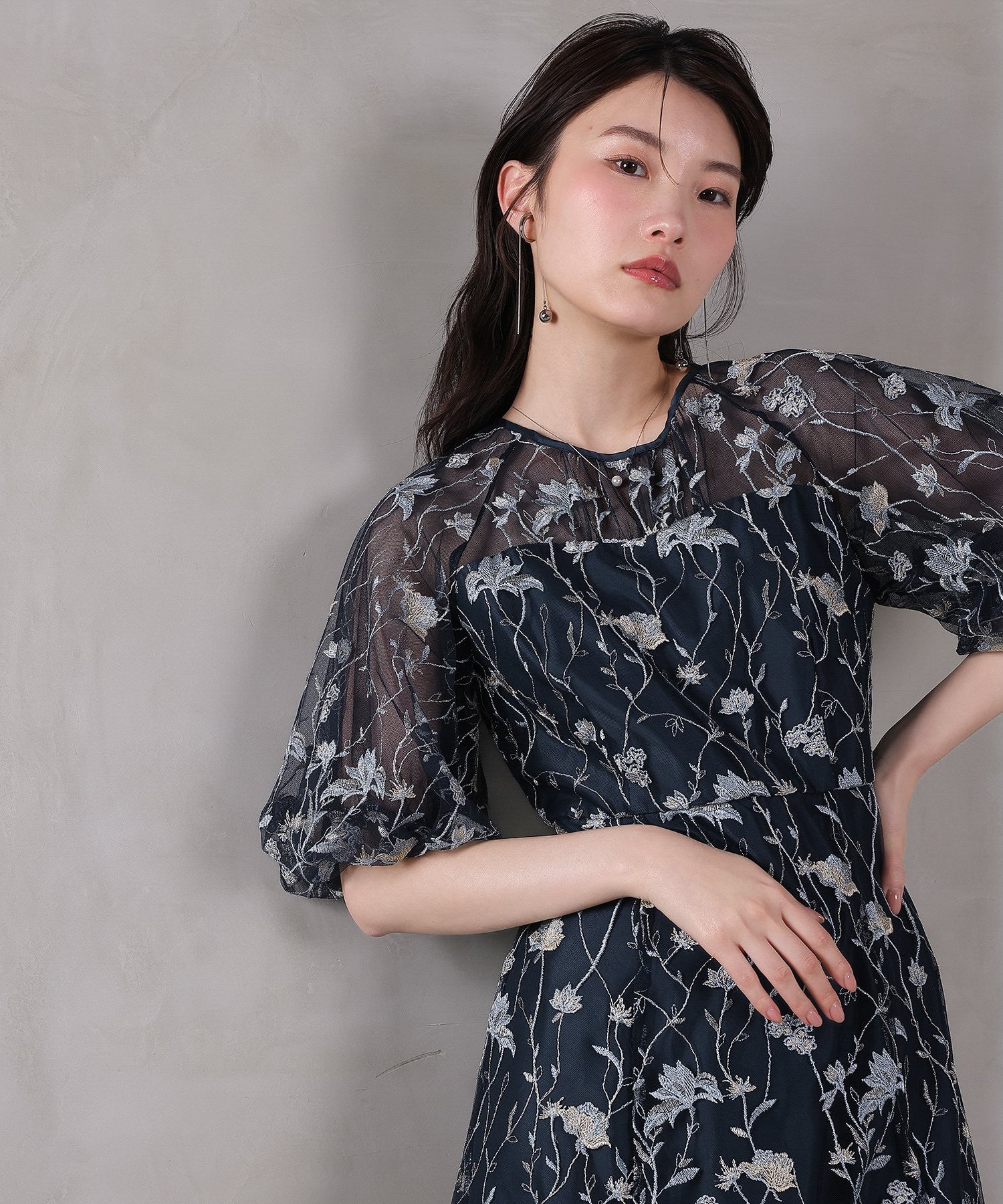 パフスリーブ 花柄刺繍レースチュールAラインワンピースドレス