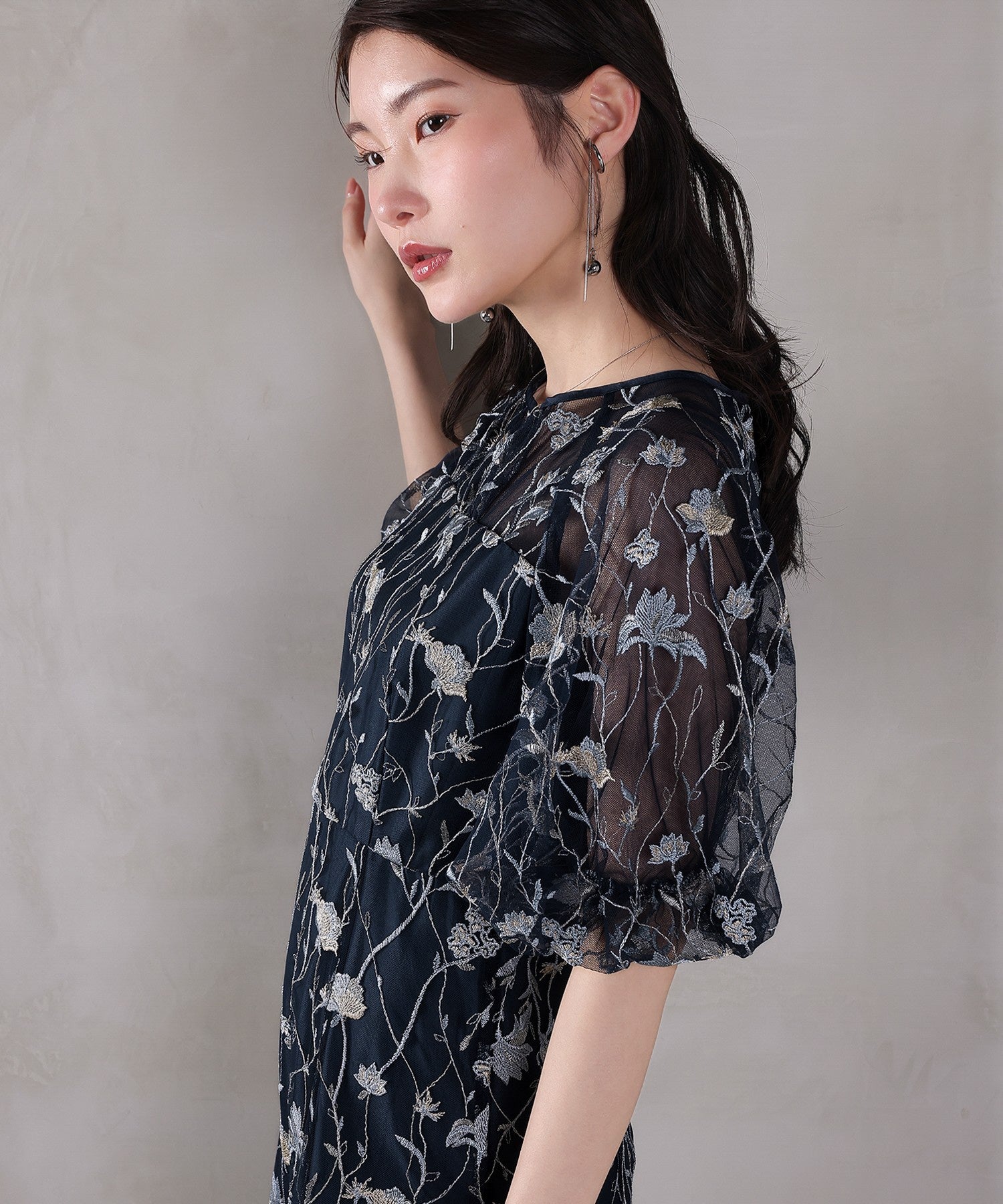 パフスリーブ 花柄刺繍レースチュールAラインワンピースドレス