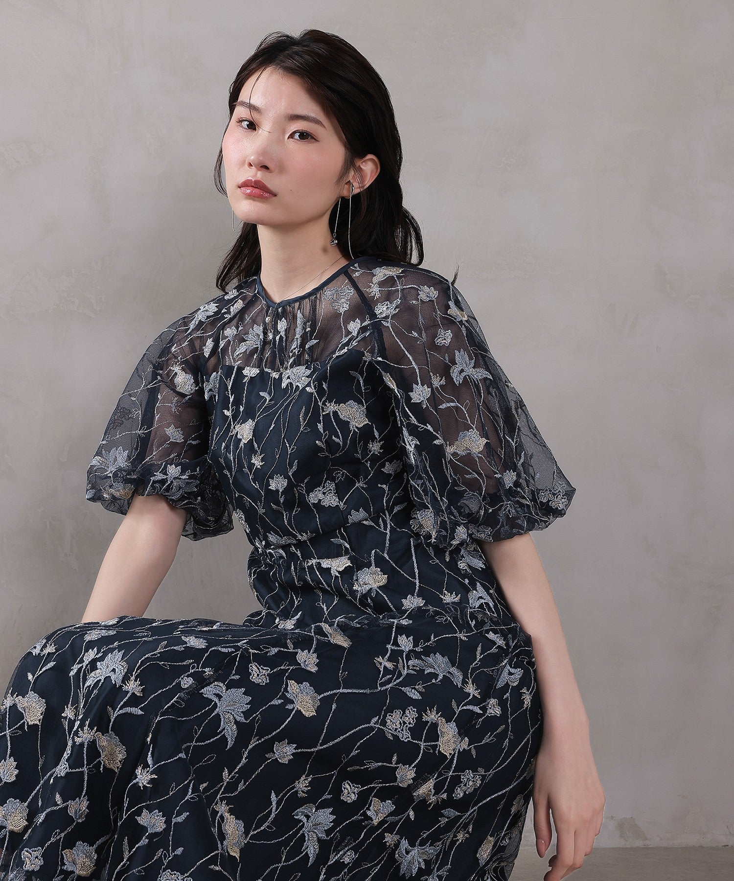 パフスリーブ 花柄刺繍レースチュールAラインワンピースドレス