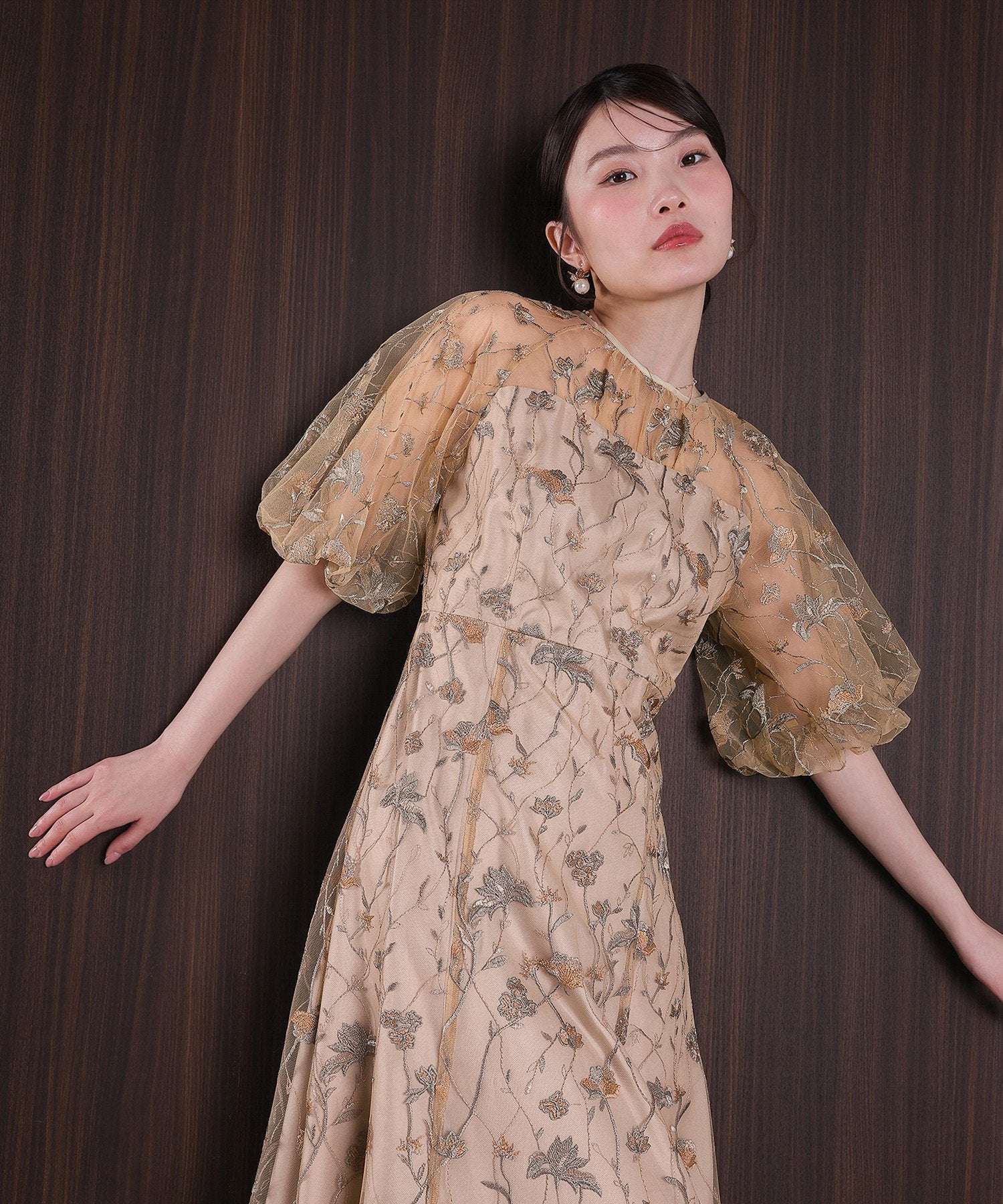 パフスリーブ 花柄刺繍レースチュールAラインワンピースドレス