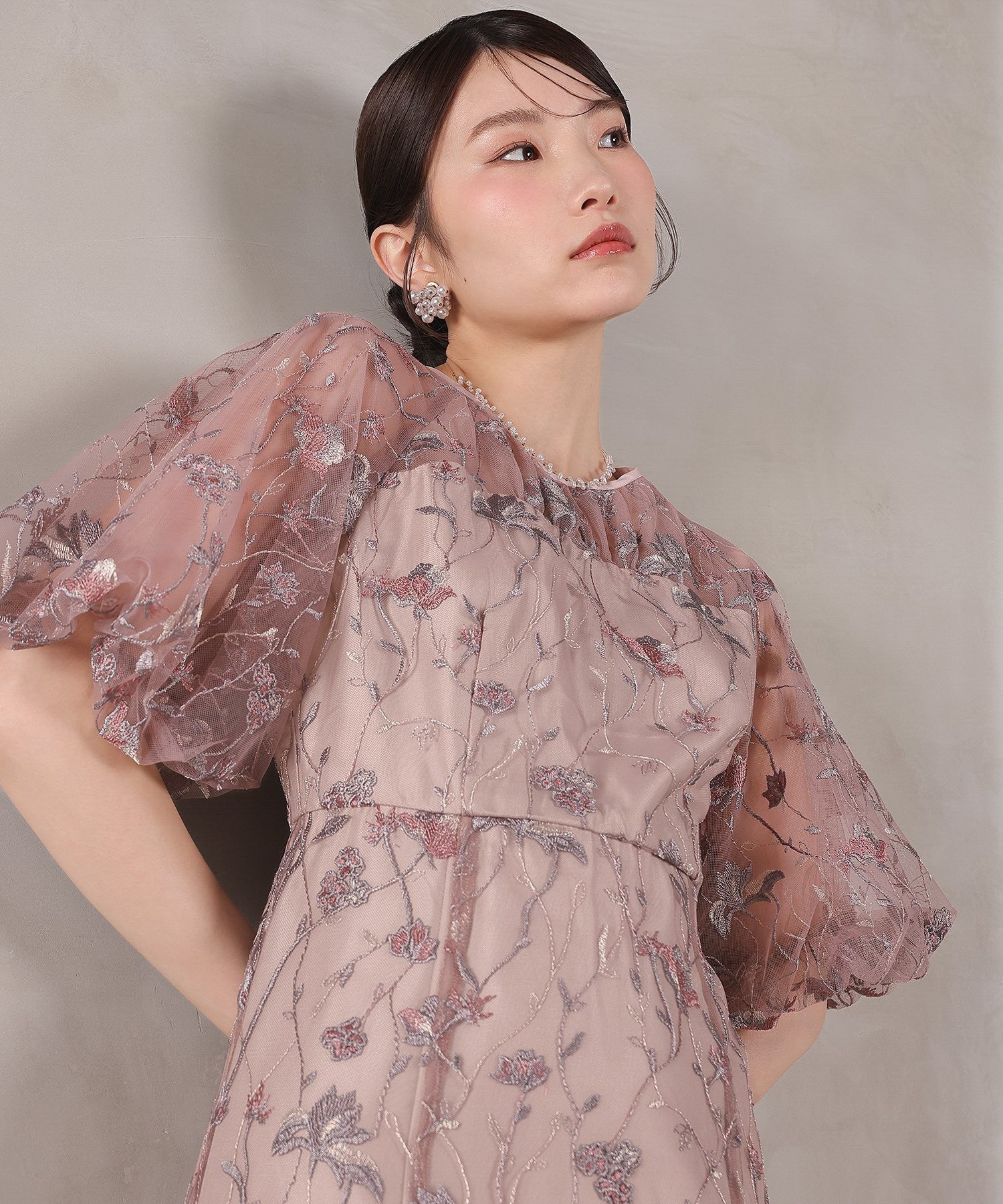 パフスリーブ 花柄刺繍レースチュールAラインワンピースドレス
