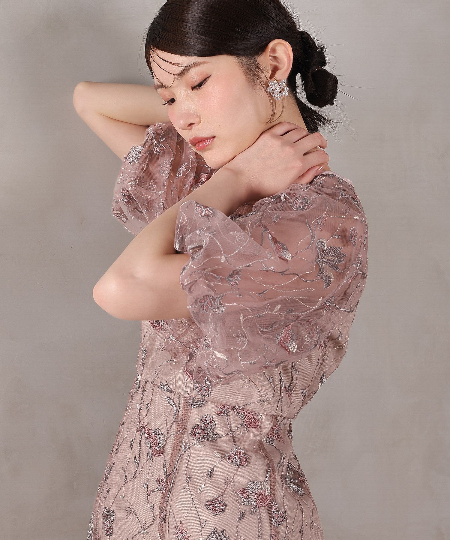 パフスリーブ 花柄刺繍レースチュールAラインワンピースドレス