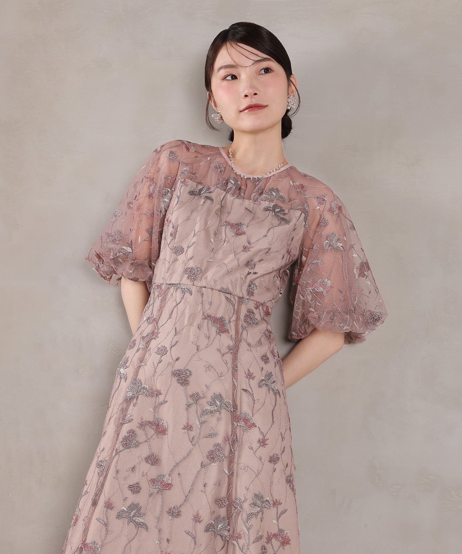 パフスリーブ 花柄刺繍レースチュールAラインワンピースドレス