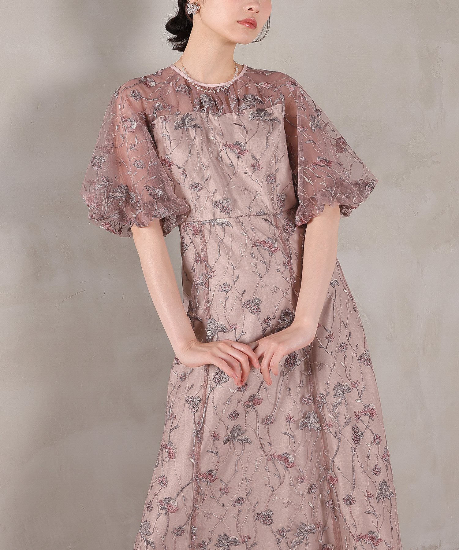 パフスリーブ 花柄刺繍レースチュールAラインワンピースドレス